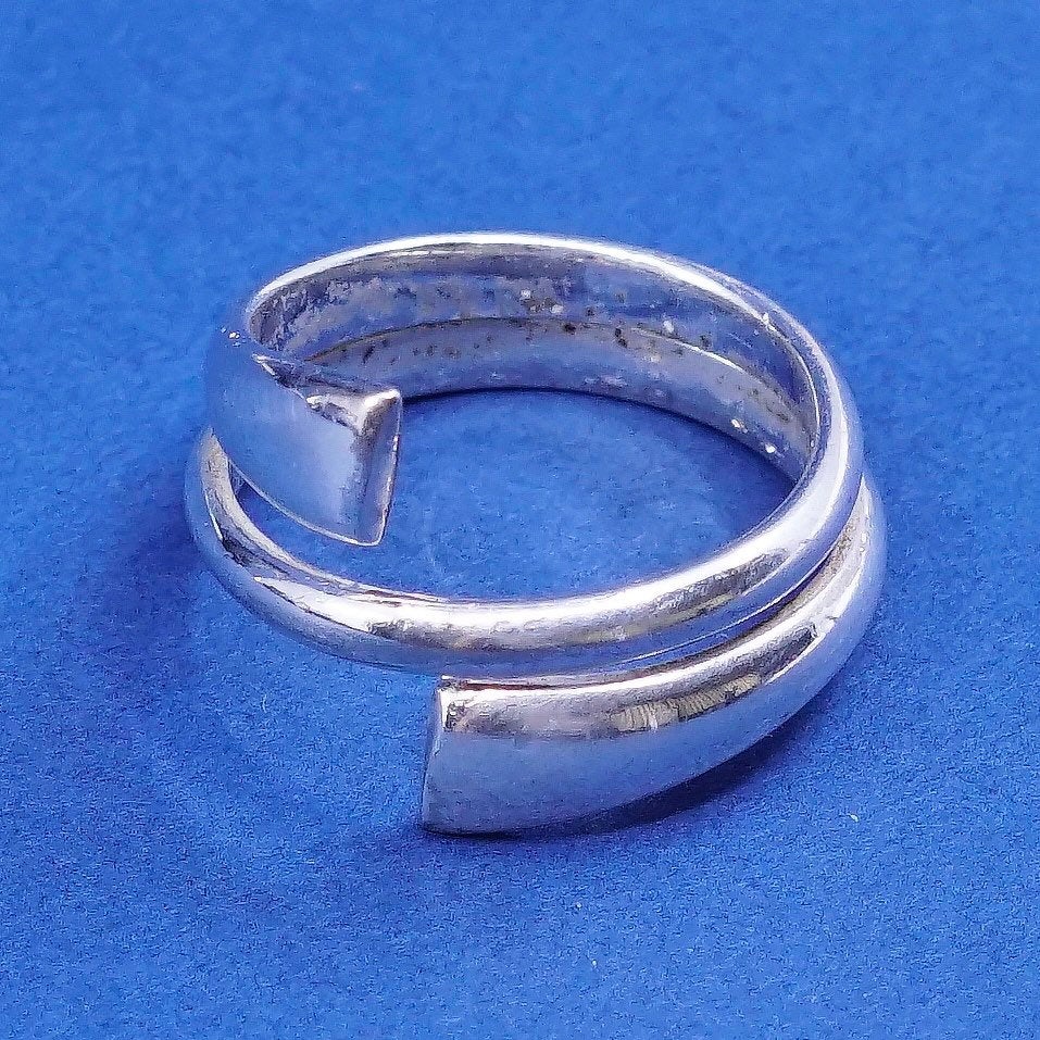 Size 7, vtg Sterling silver handmade wrapped ring, modern 925 statement ring