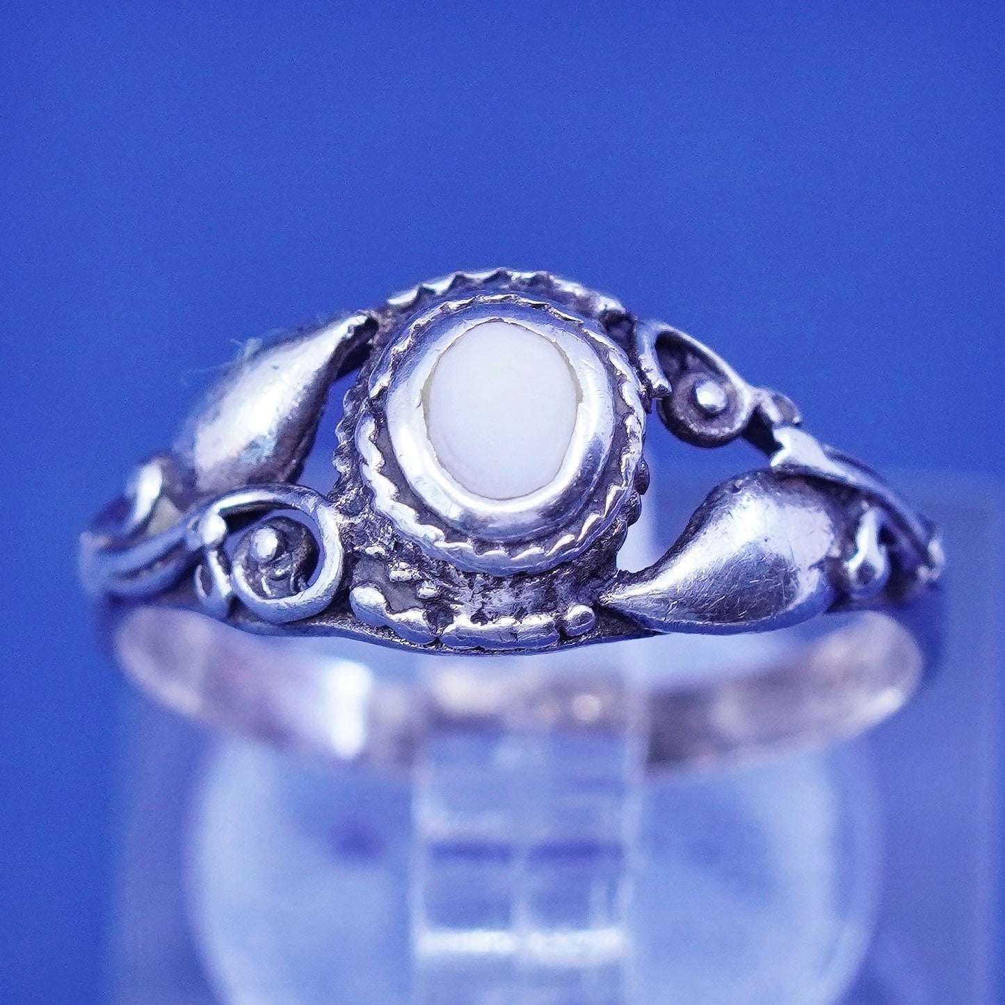 Size 7, vintage sterling 925 silver handmade ring with mother of pearl