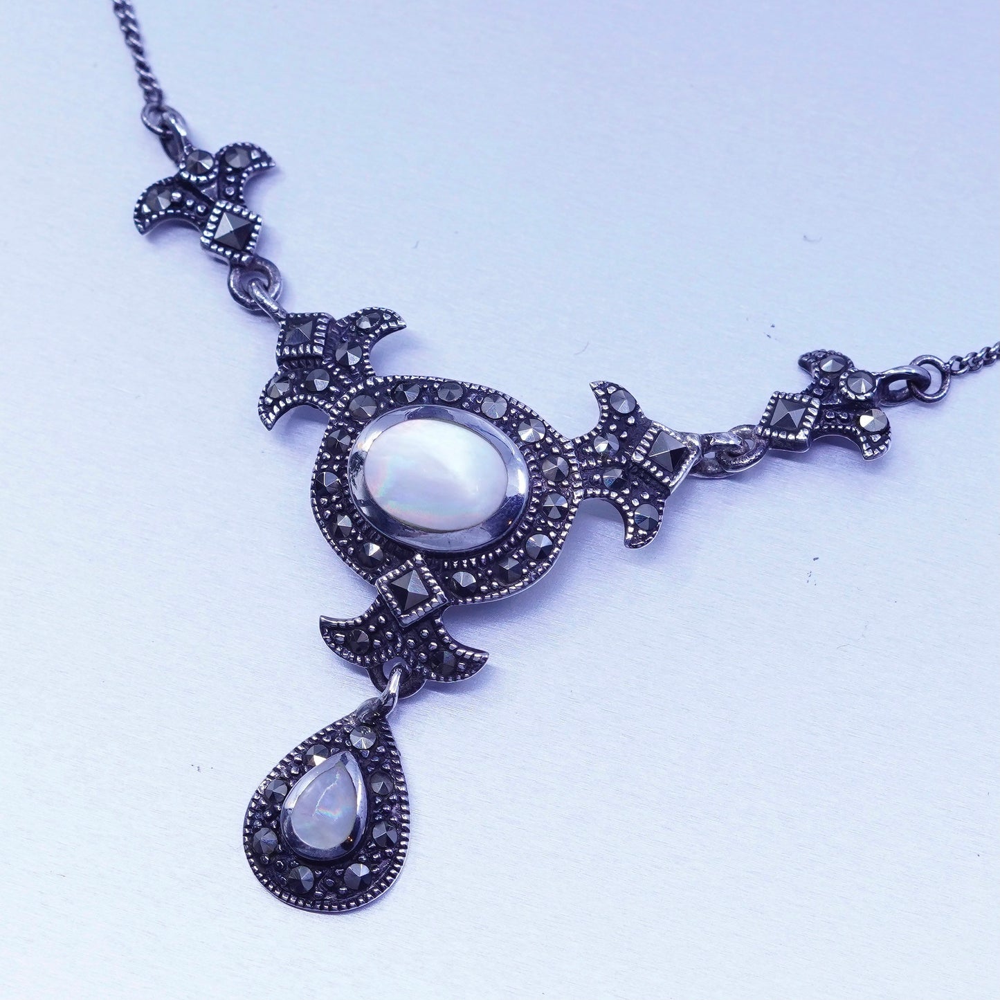 16”, Sterling 925 silver flatten curb necklace MOP marcasite teardrop pendant
