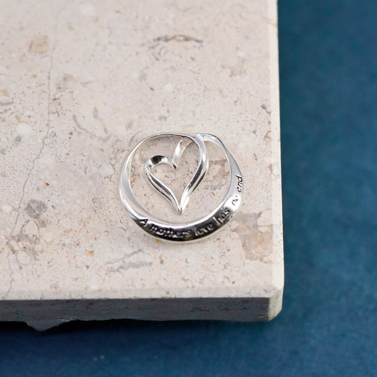 sterling silver pendant, 925 heart charm engraves “a mother love has no end