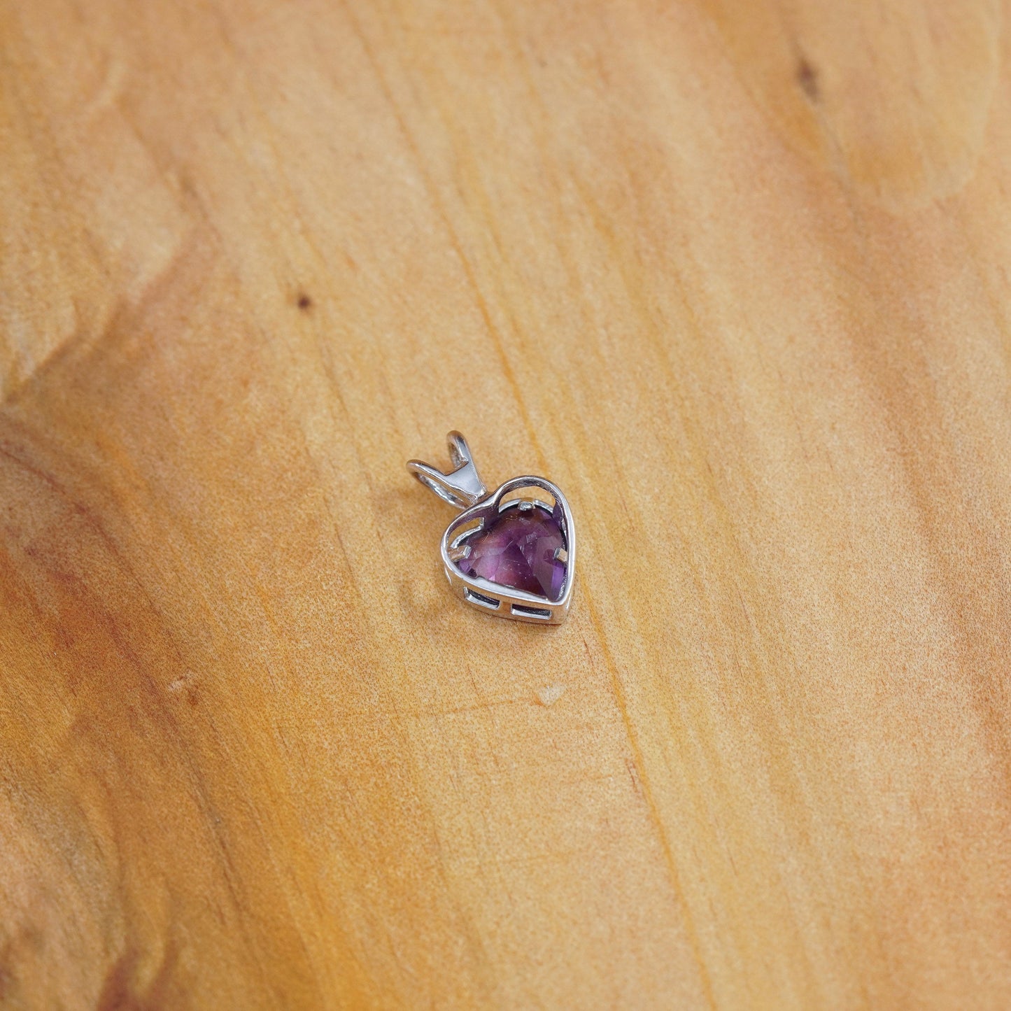 0.6g, Carla 14K white gold heart pendant with amethyst, stamped Carla 14K