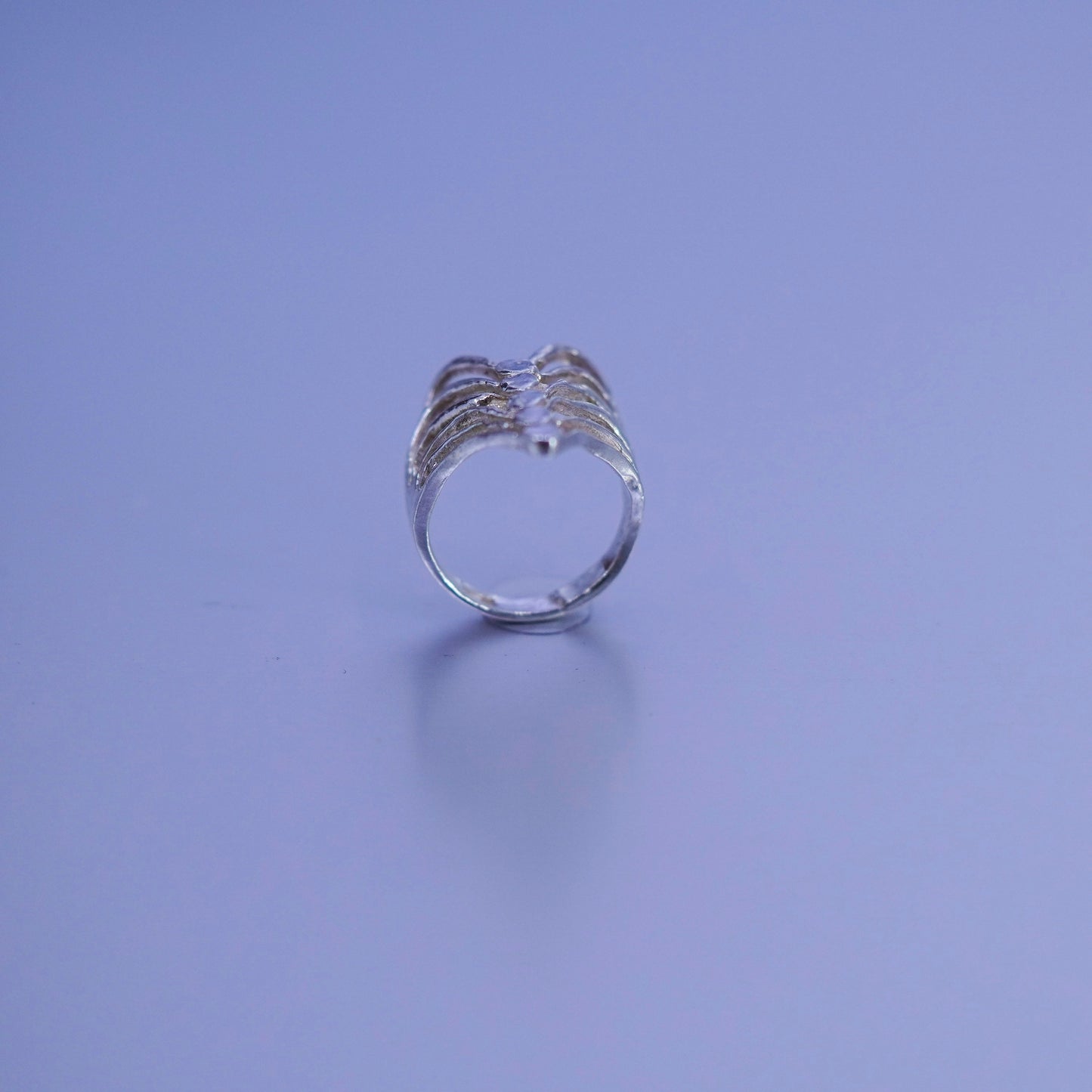 Size 4.5, vintage Sterling 925 silver ring, V shaped band
