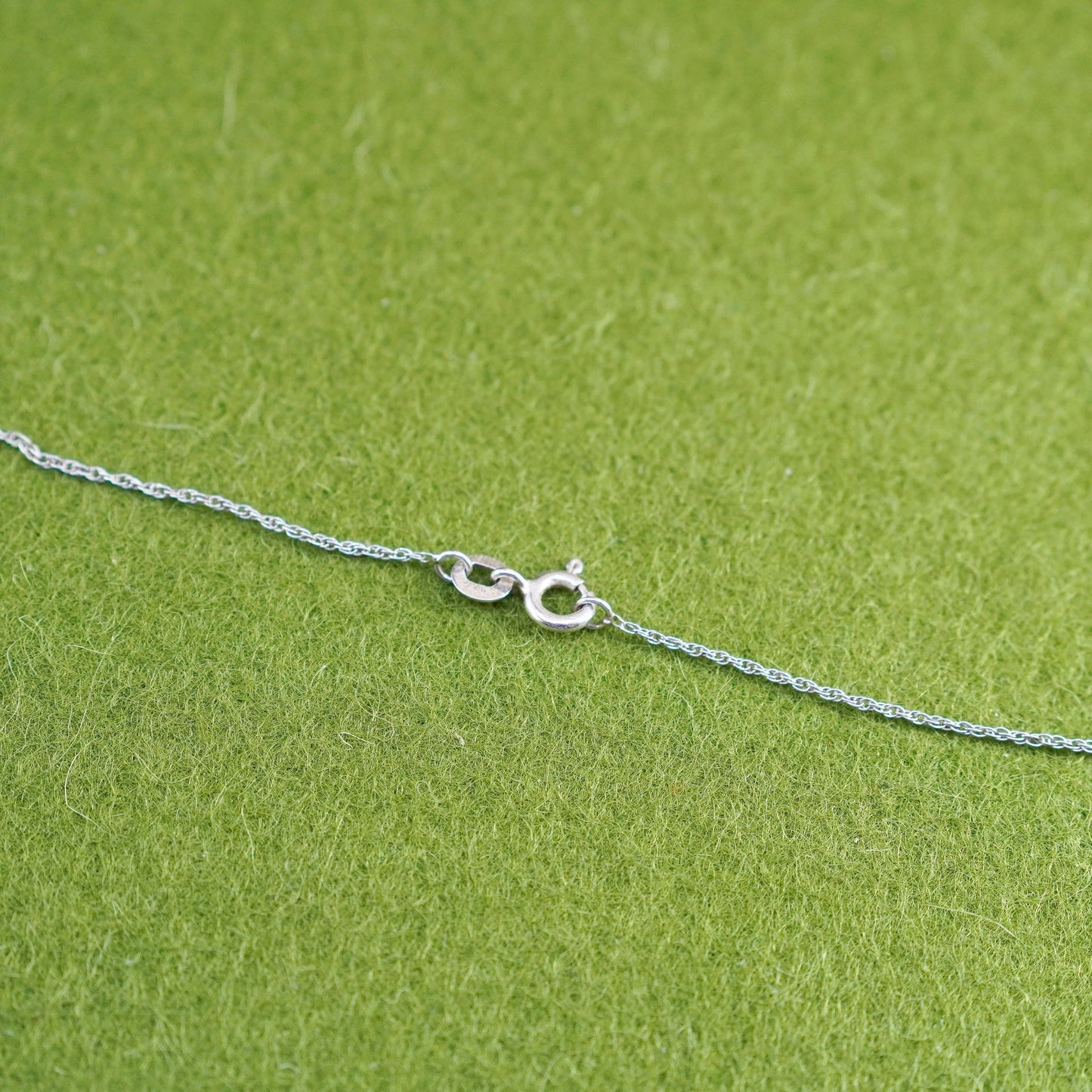 18”, Vintage 925 sterling silver circle chain with filigree circle pendant