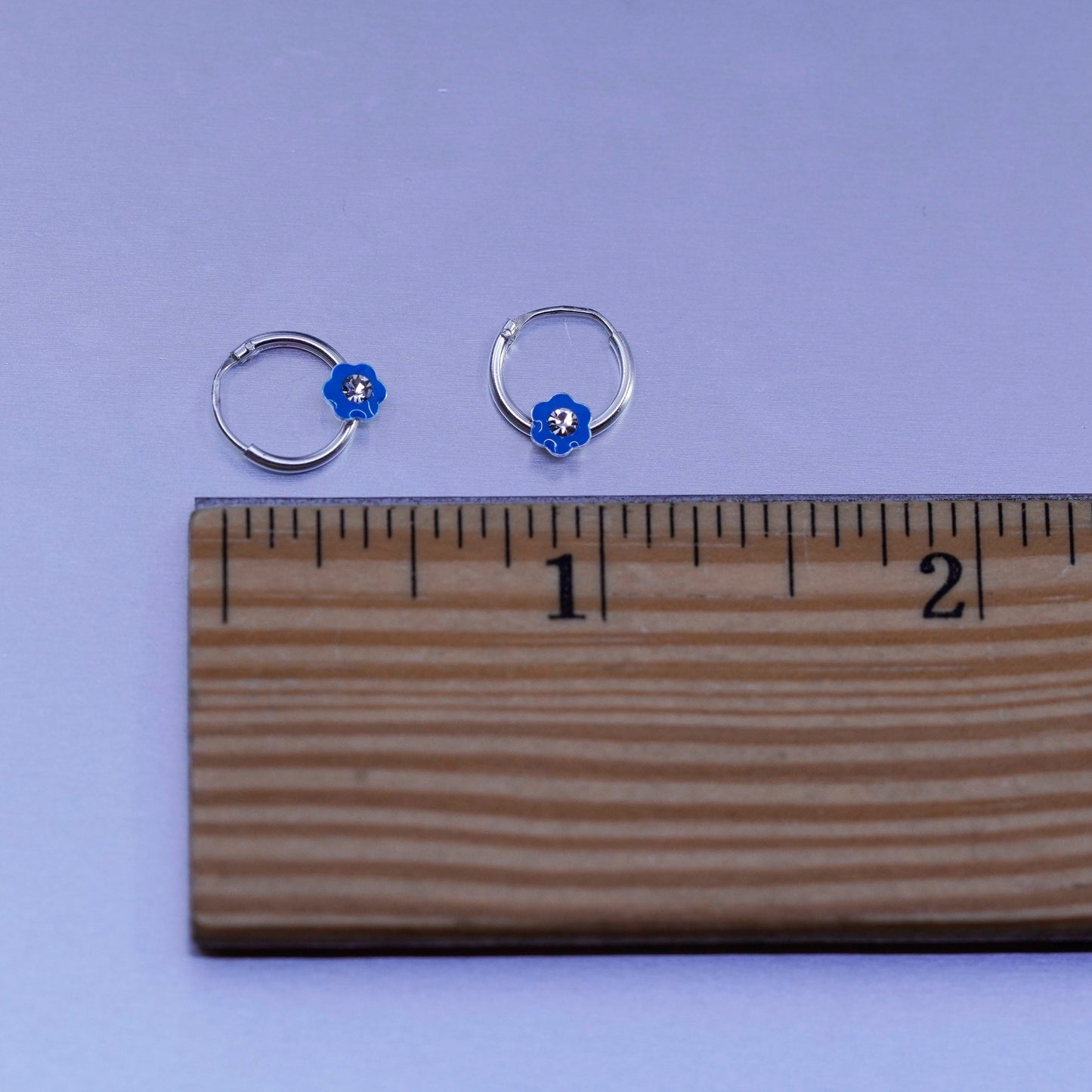 0.5”, vtg Sterling silver handmade earrings, 925 hoops w/ enamel blue flower