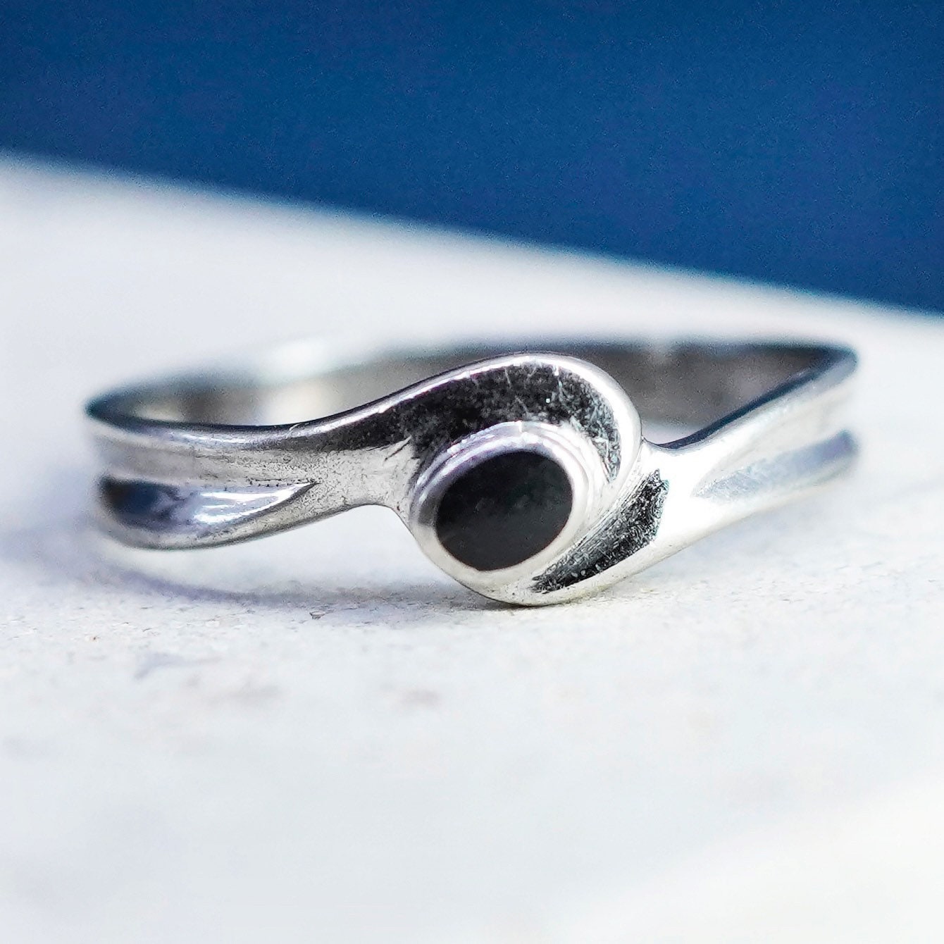 Size 8, vintage Sterling 925 silver handmade ring with black onyx