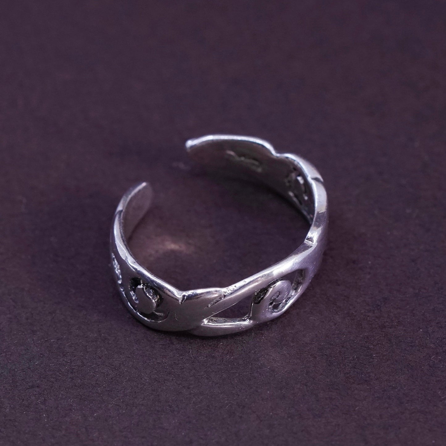Size 1.5, vintage Sterling silver handmade tiny ring, 925 swirl band, open end