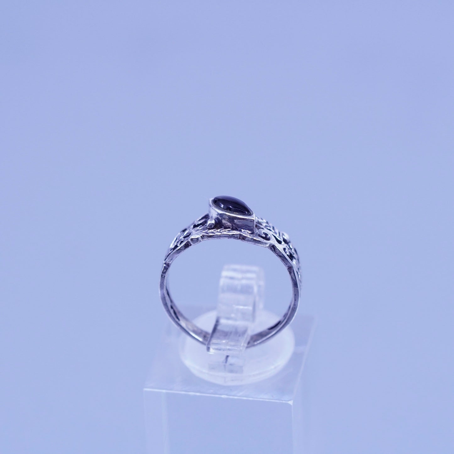 Size 5.75, vintage bali Sterling 925 silver handmade ring with onyx and leaf