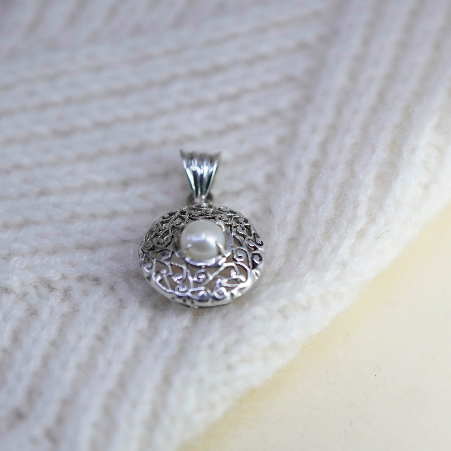 Vintage handmade sterling 925 silver filigree pendant with pearl