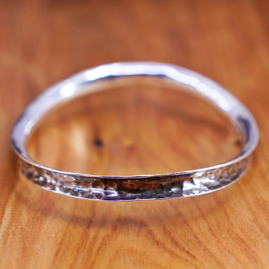 8.5”, vtg Native American Sterling silver bracelet, hammered 925 horn bangle