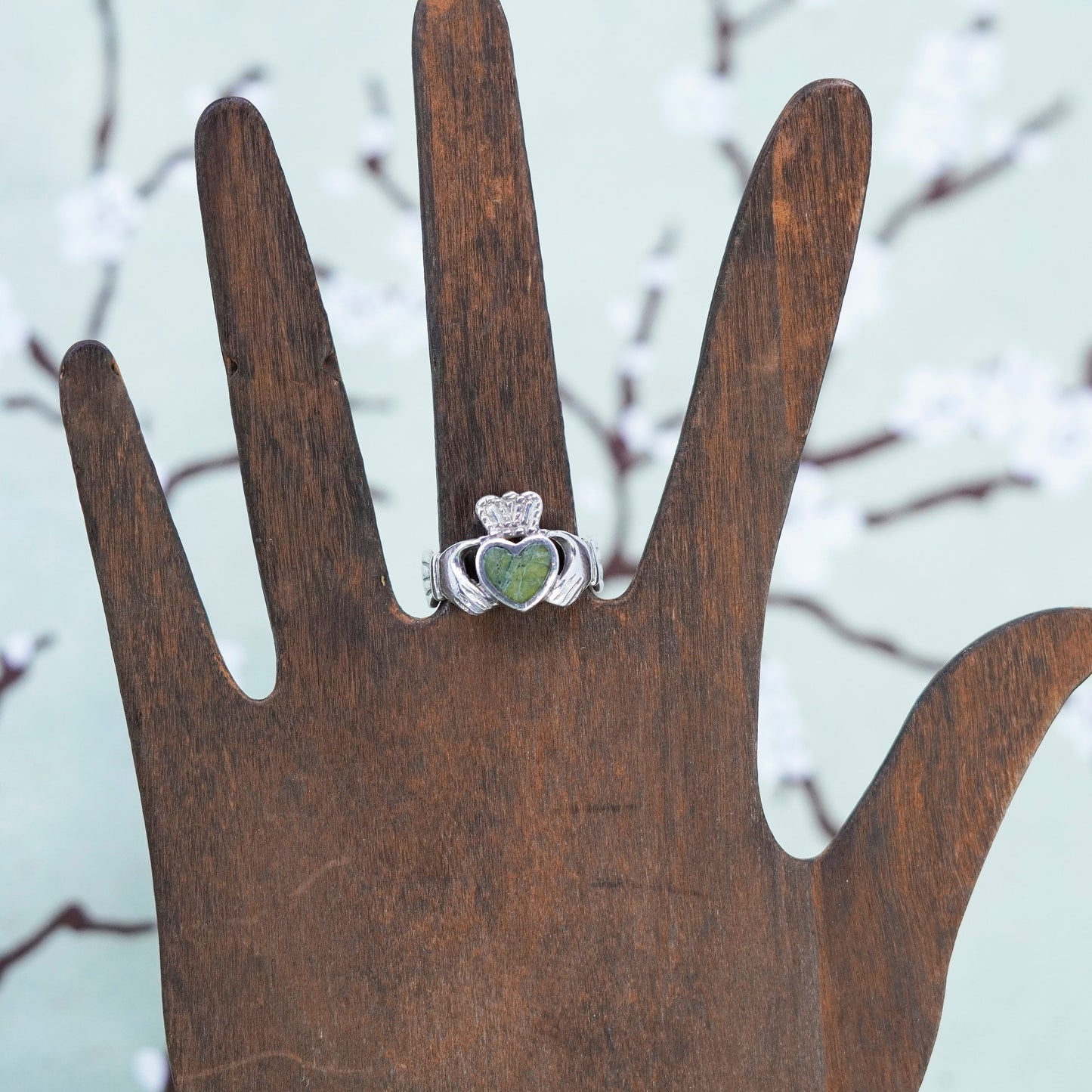 Size 9, VTG sterling 925 silver claddagh ring, holding connemara marble heart