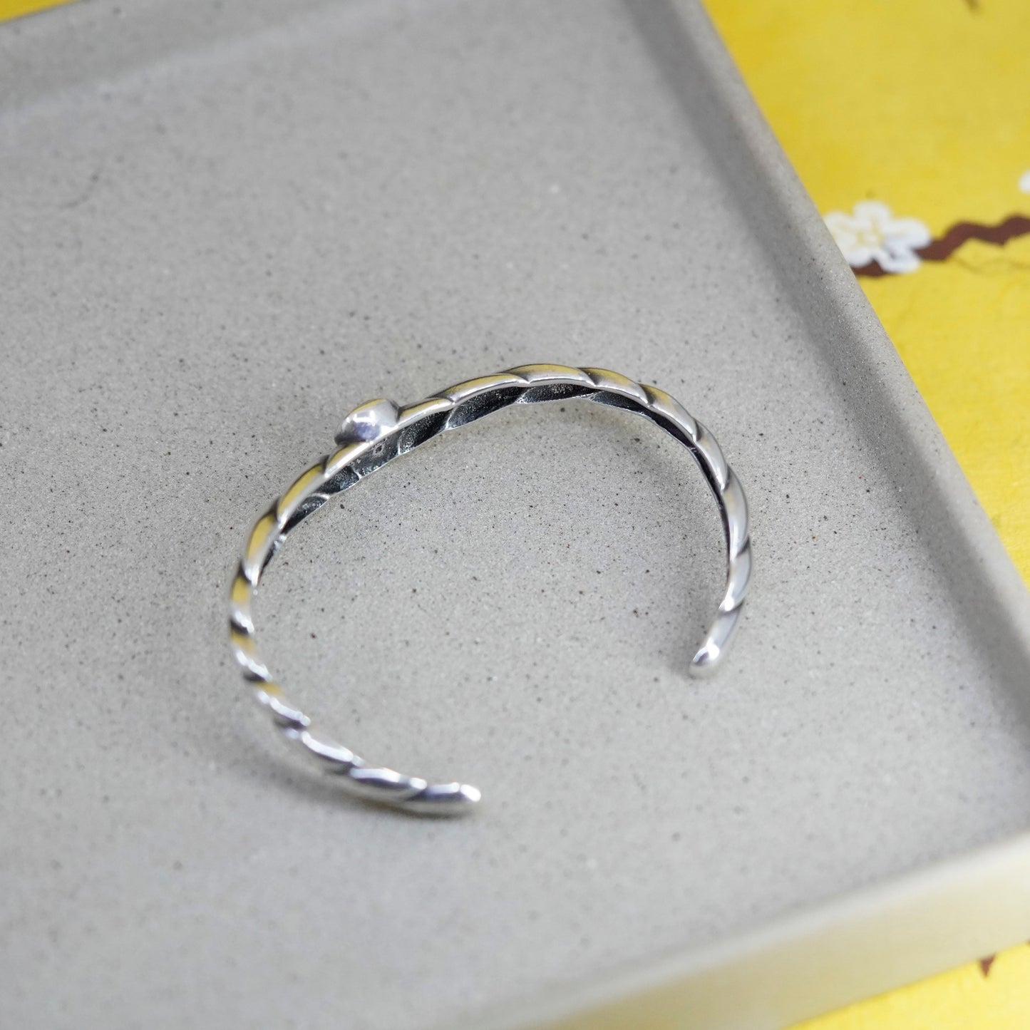 6.5”, Navajo Sterling 925 silver bracelet ribbed cuff with teardrop obsidian