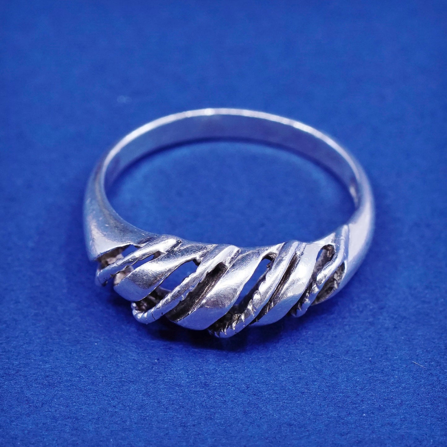 sz 8, vtg Sterling silver handmade ribbed ring, 925 statement band with wave