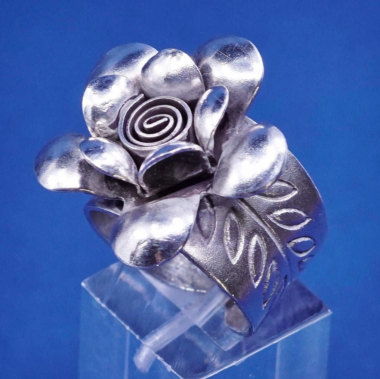 Size 7.5, vtg Sterling silver handmade ring, 925 3D flower ring w/ leaves