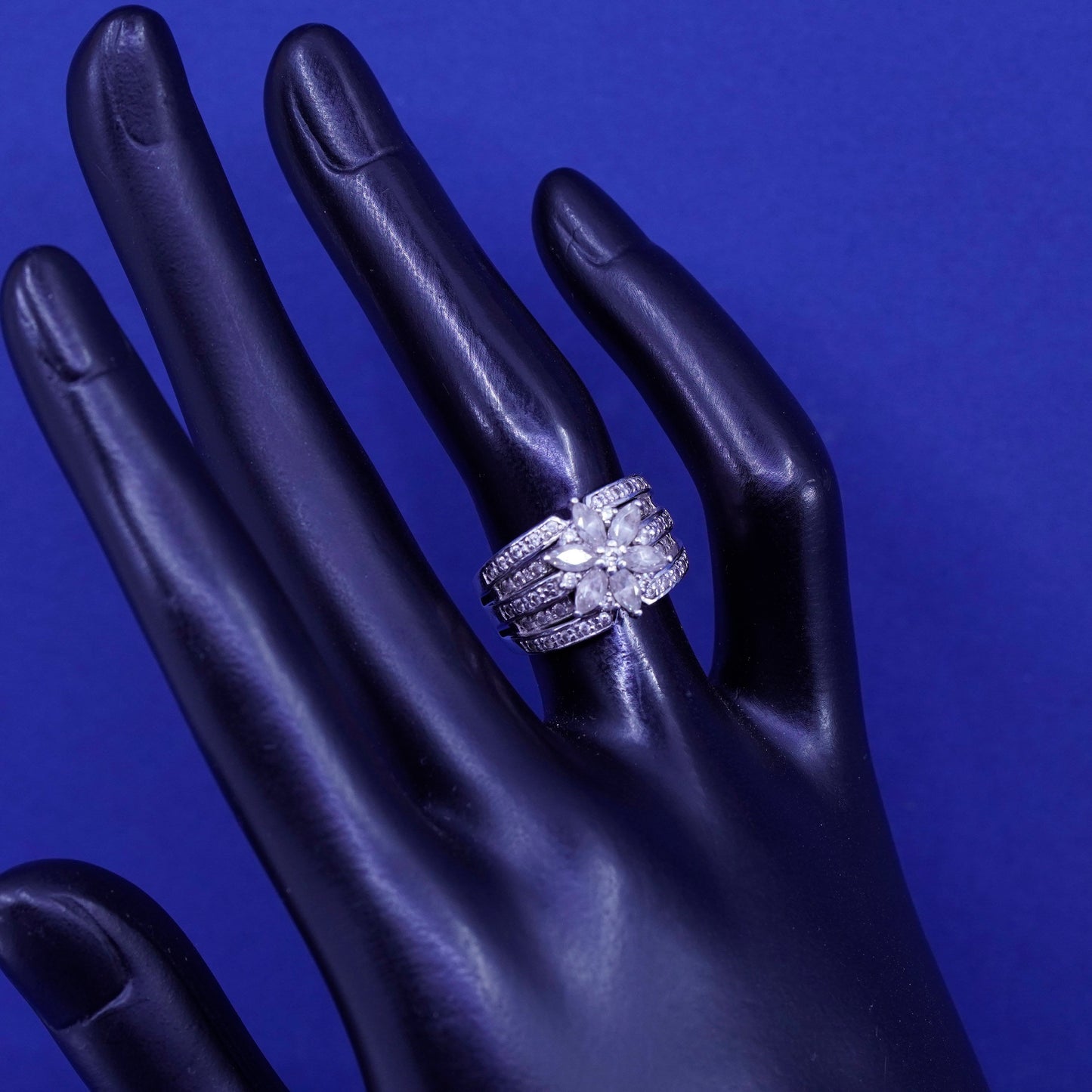 Size 5, vintage Sterling 925 silver snowflake flower ring w/ cluster Cz around