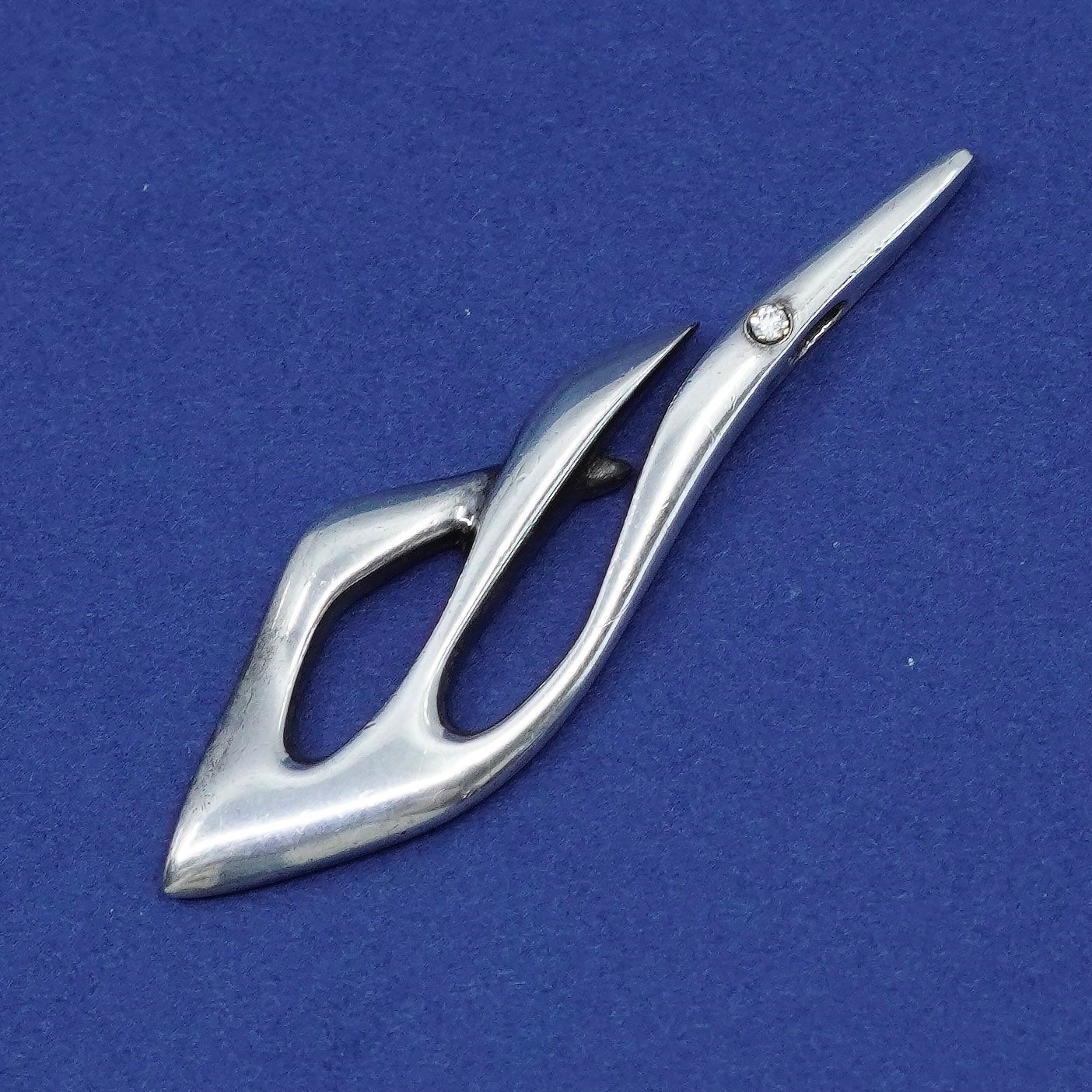Vintage designer modern sterling silver handmade pendant with diamond