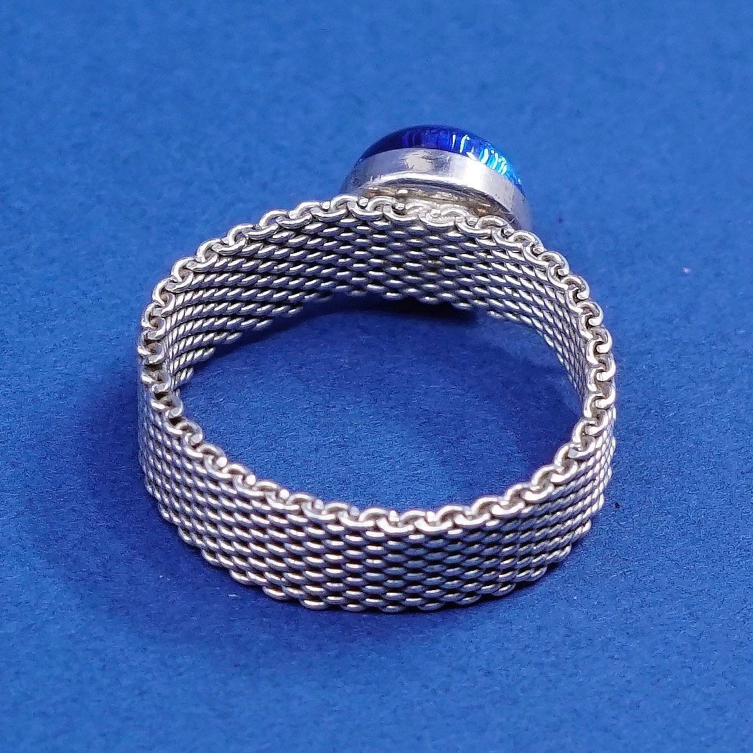 sz 7.75, vtg Sterling silver handmade ring, 925 mesh band w/ blue dragon glass