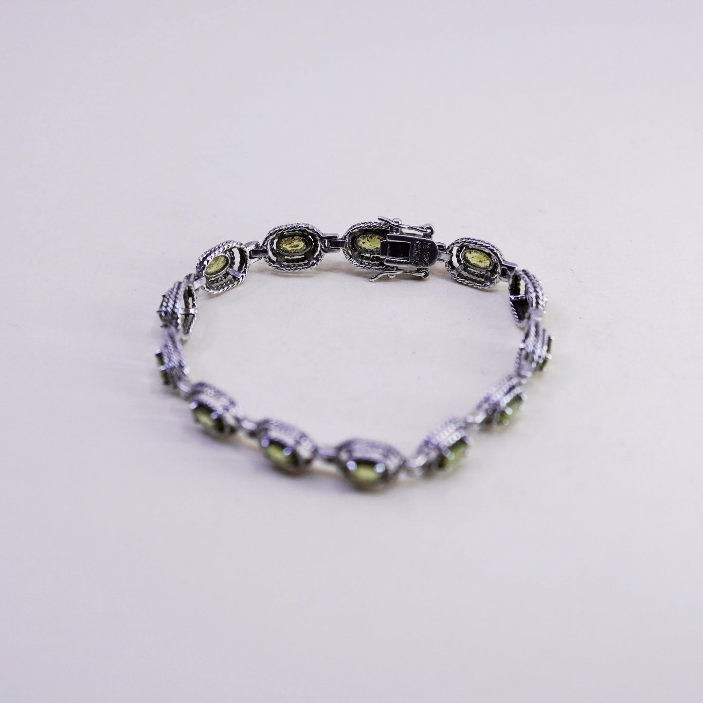 7”, Vintage Sterling 925 silver handmade bracelet with oval cut peridot