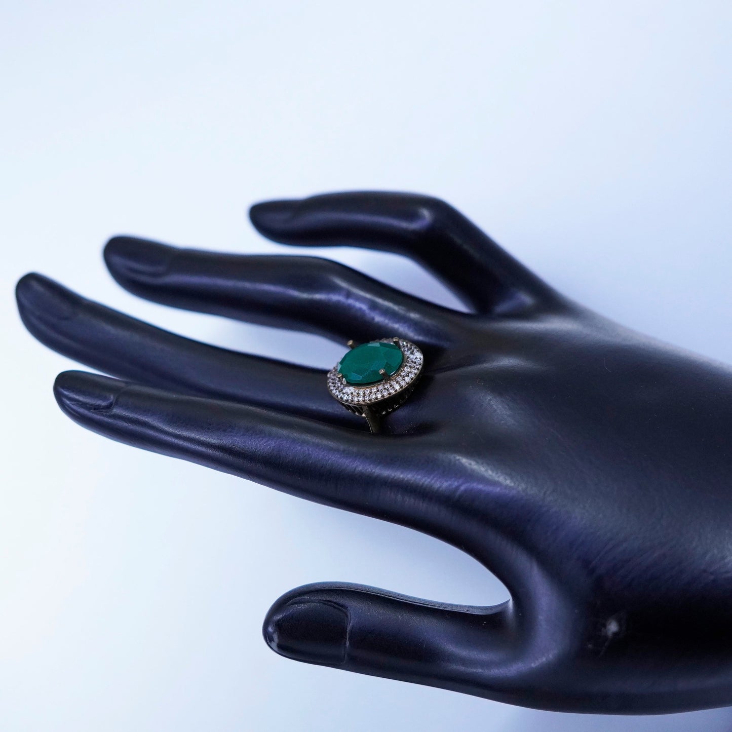 Size 8, vintage Sterling 925 silver handmade ring with emerald and cluster cz