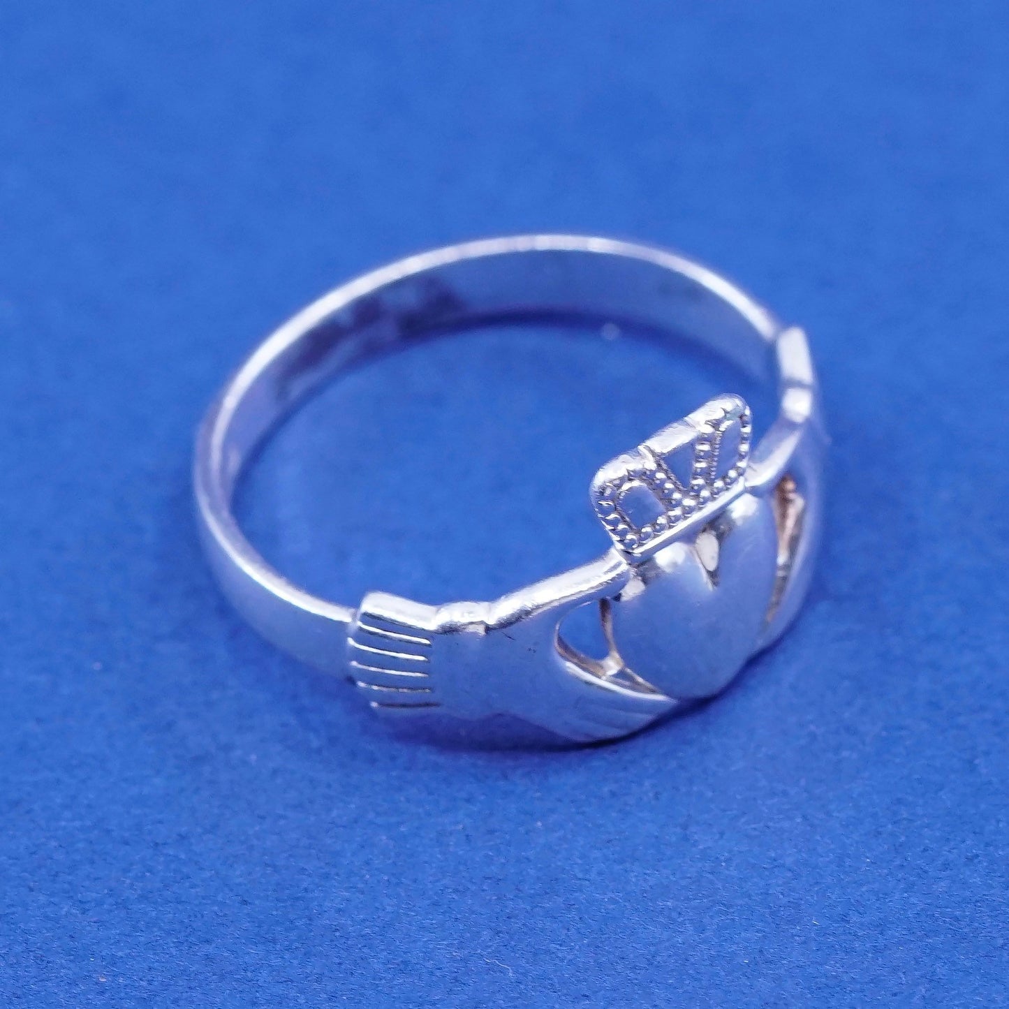 sz 5.75, vtg Solvar sterling silver claddagh ring, holding heart 925 band