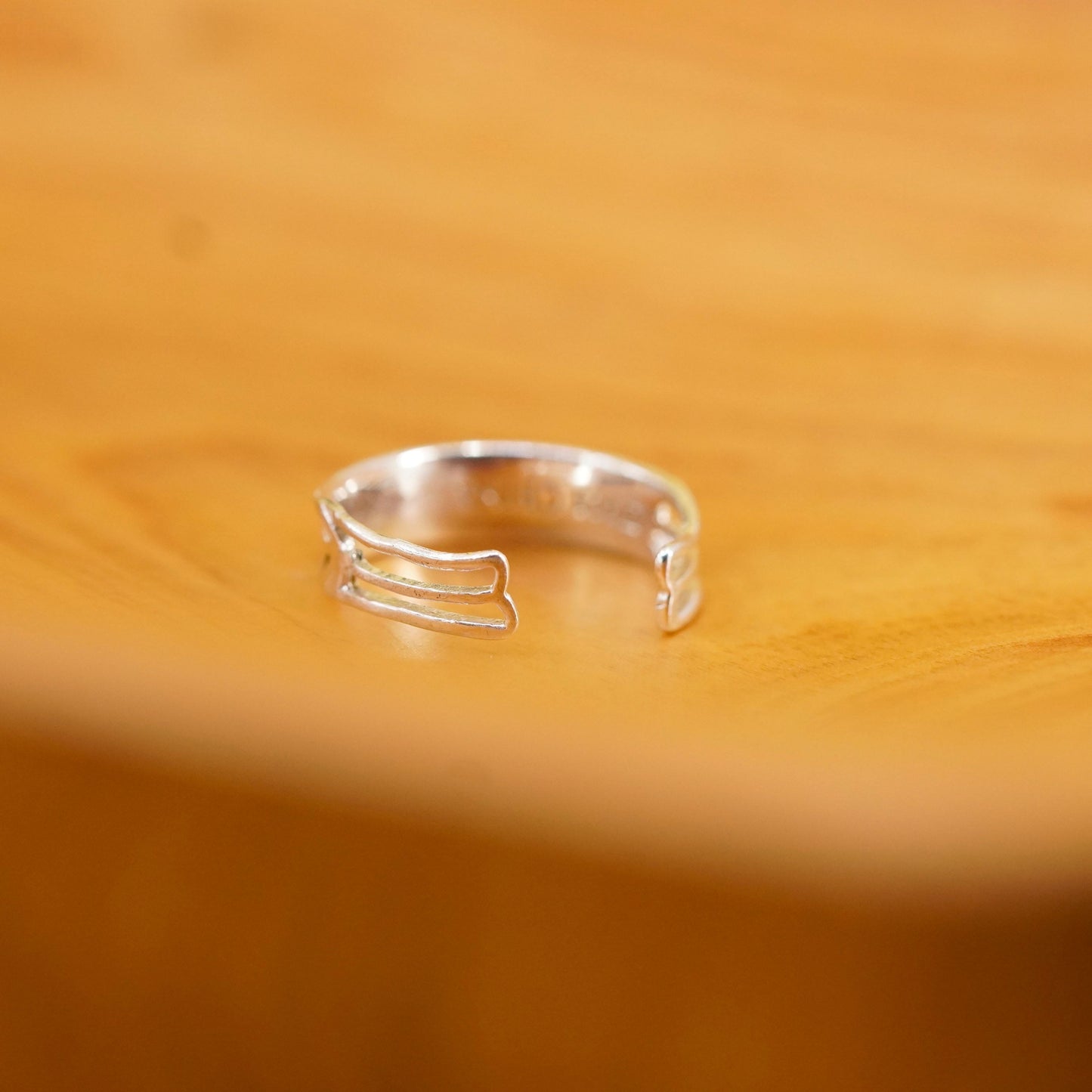 Size 4.25, vintage Sterling silver handmade ring, 925 feather open band