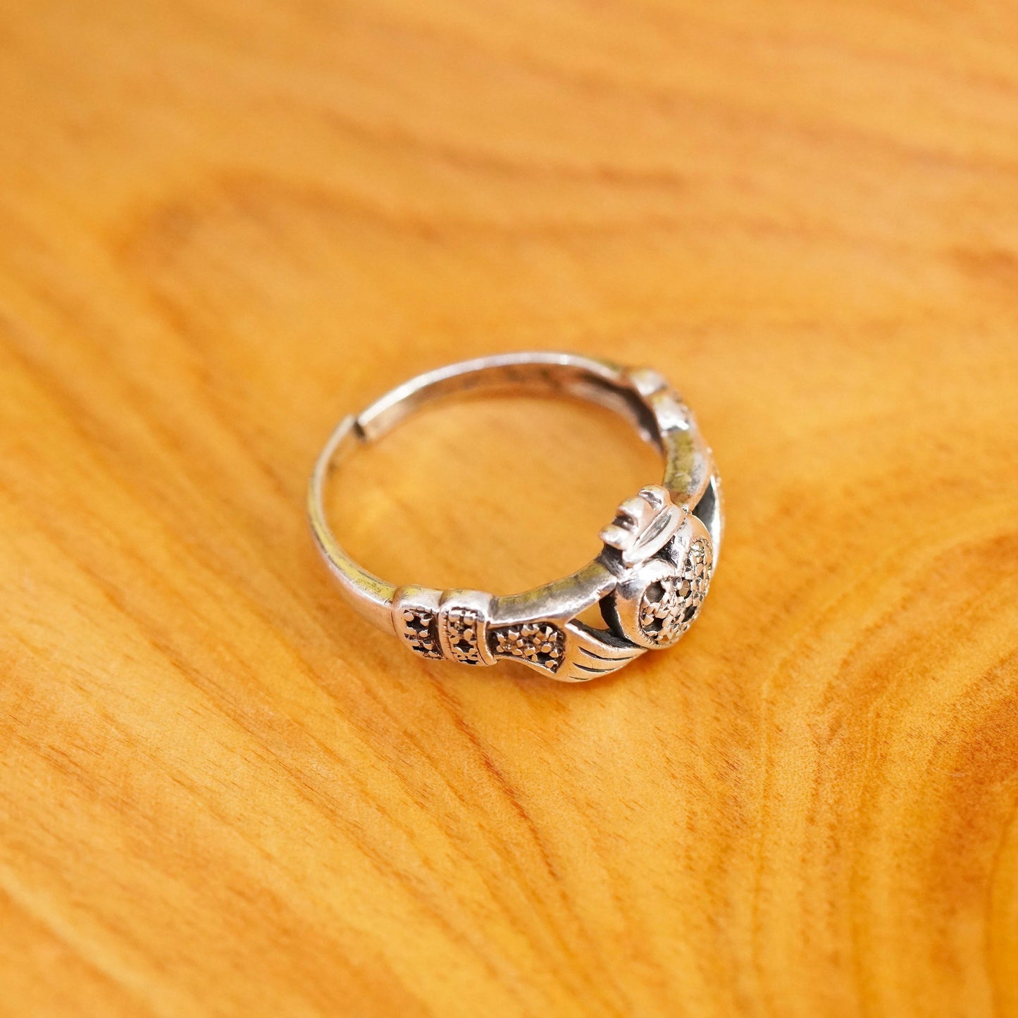 Size 8.75, Solvar sterling silver claddagh ring, holding topaz heart 925 band