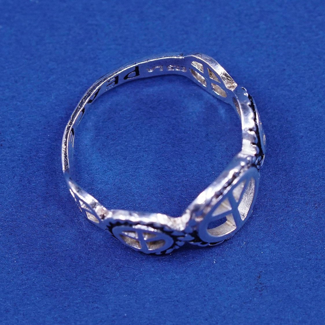 sz 6.75, vtg sterling silver handmade ring, 925 band engraved CND peace symbol