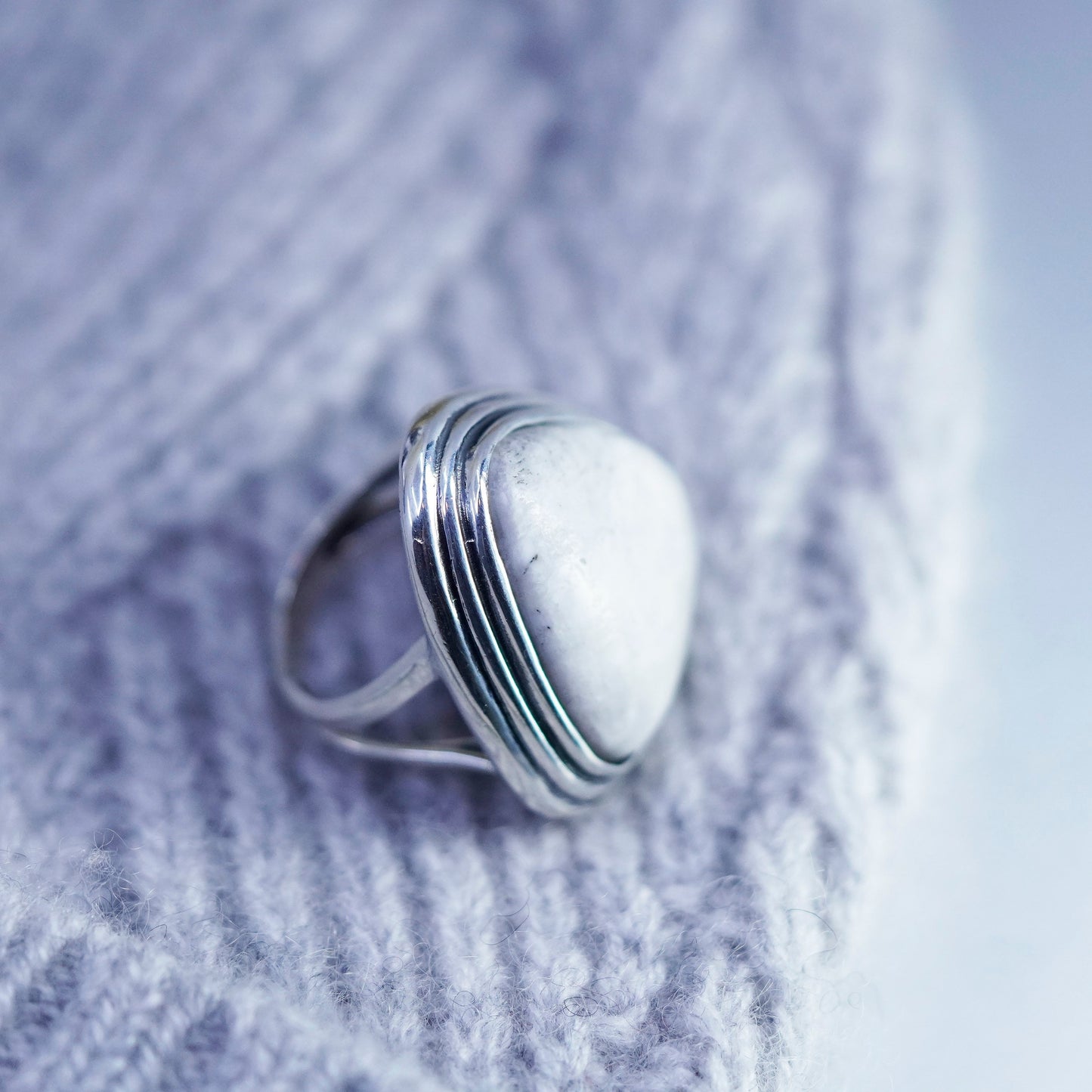 Size 5, vintage Sterling 925 silver handmade ring with triangular howlite