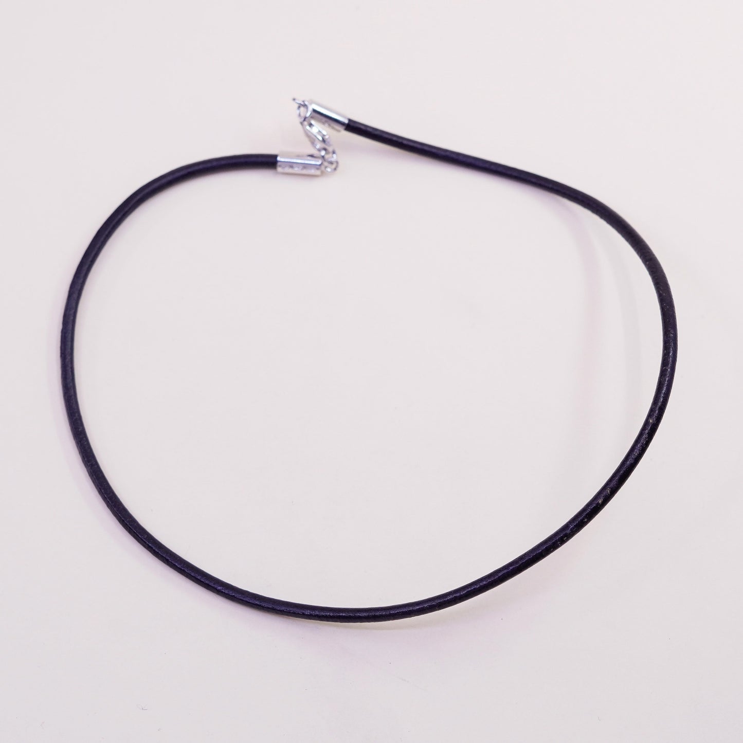 16”, Vtg silpada Sterling 925 Silver Clasp W/ black Leather Necklace