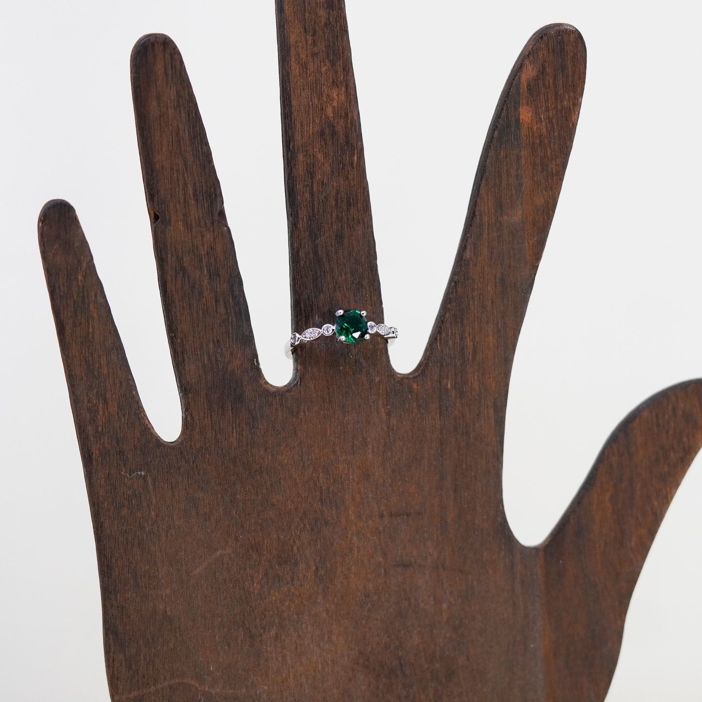 Size 7, Vintage sterling 925 silver handmade ring with peridot