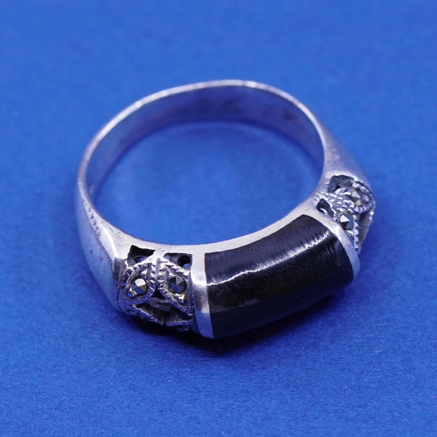 sz 8, vtg Sterling 925 silver handmade ring with black onyx and marcasite