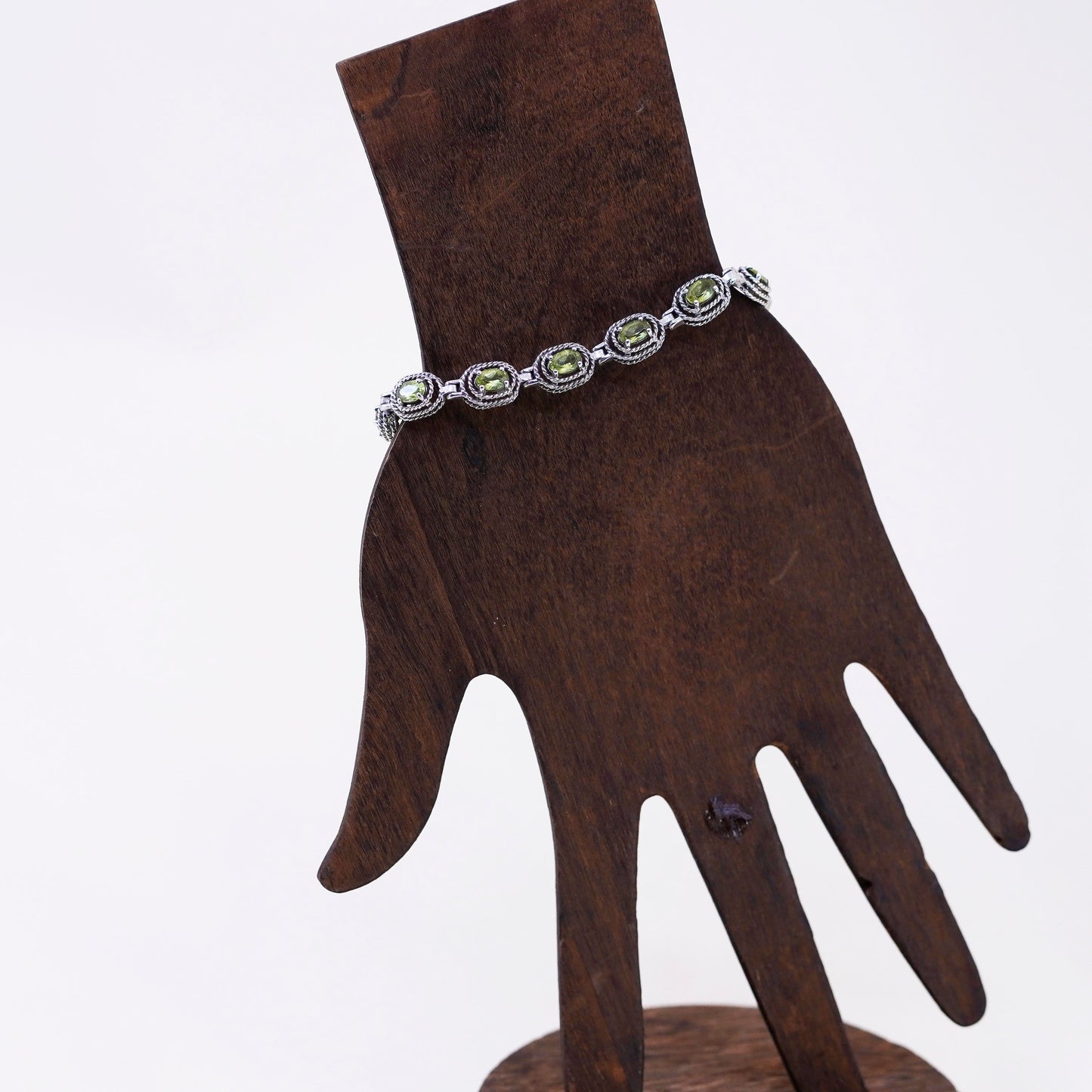 7”, Vintage Sterling 925 silver handmade bracelet with oval cut peridot