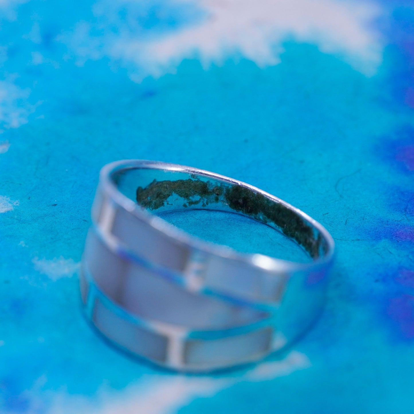 Size 8, vtg Sterling silver handmade swirl ring, 925 band w/ mother of pearl
