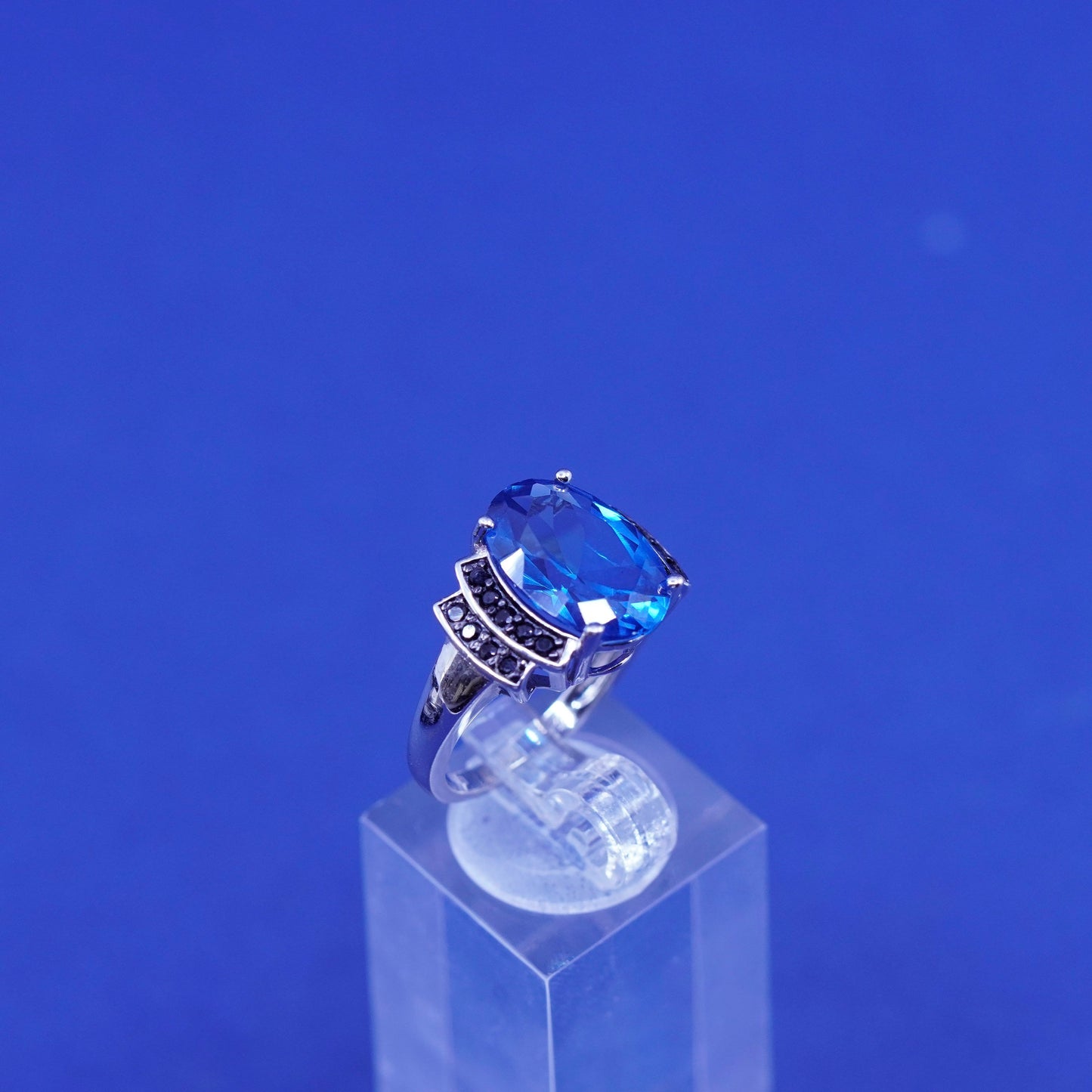 Size 6, vintage Sterling 925 silver handmade ring with topaz and sapphire