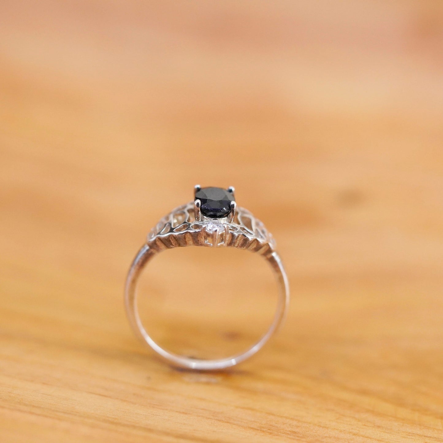 Size 8, vintage Sterling 925 silver handmade ring with sapphire