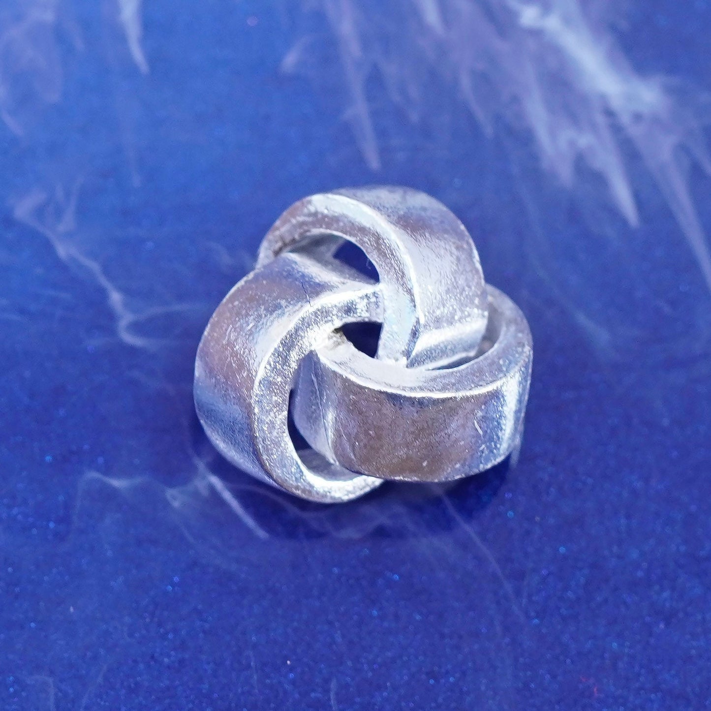 Vintage Sterling silver handmade pedant, modern 925 entwined circle