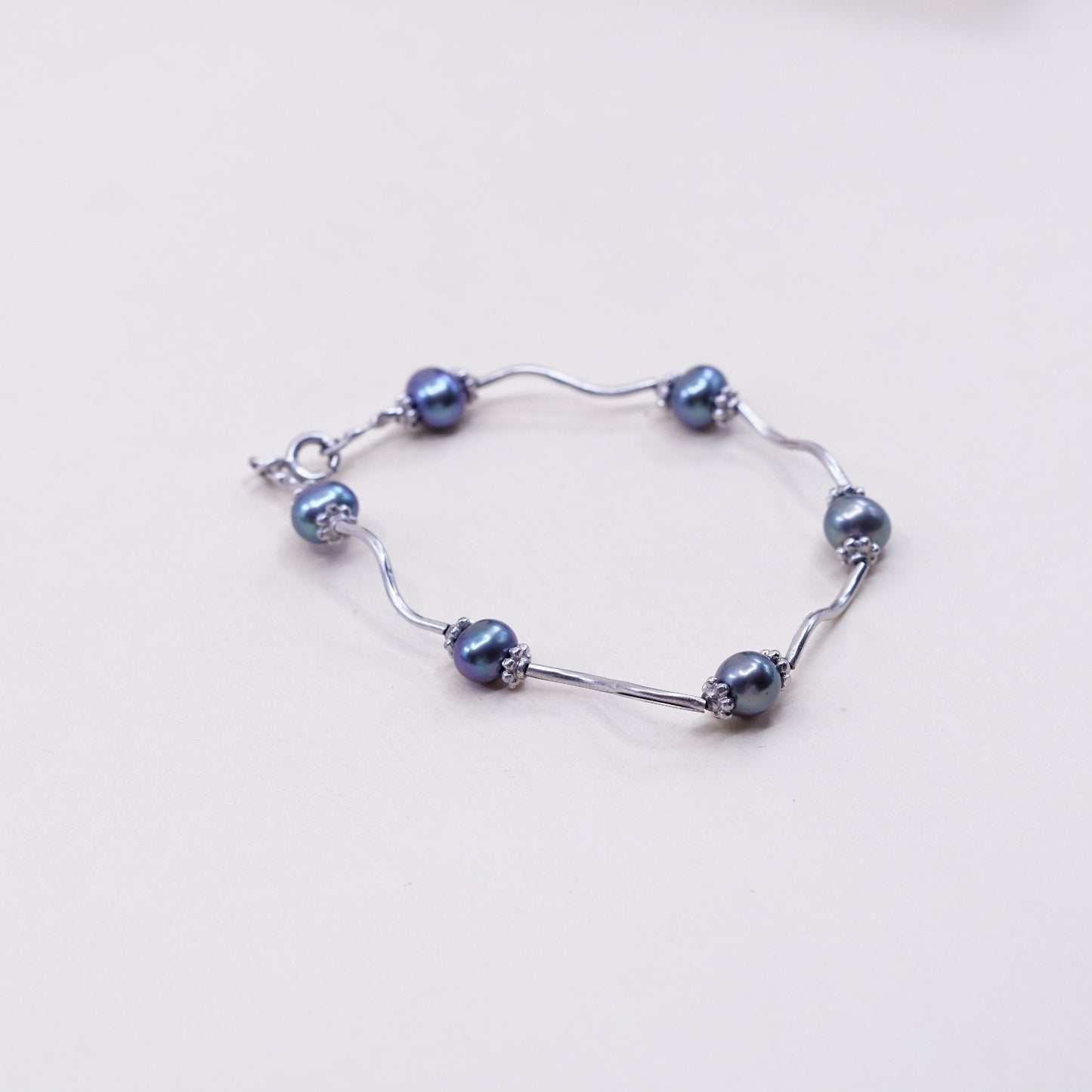 6.5”, vtg sterling silver handmade bracelet 925 wavy bar w/ black N white pearl