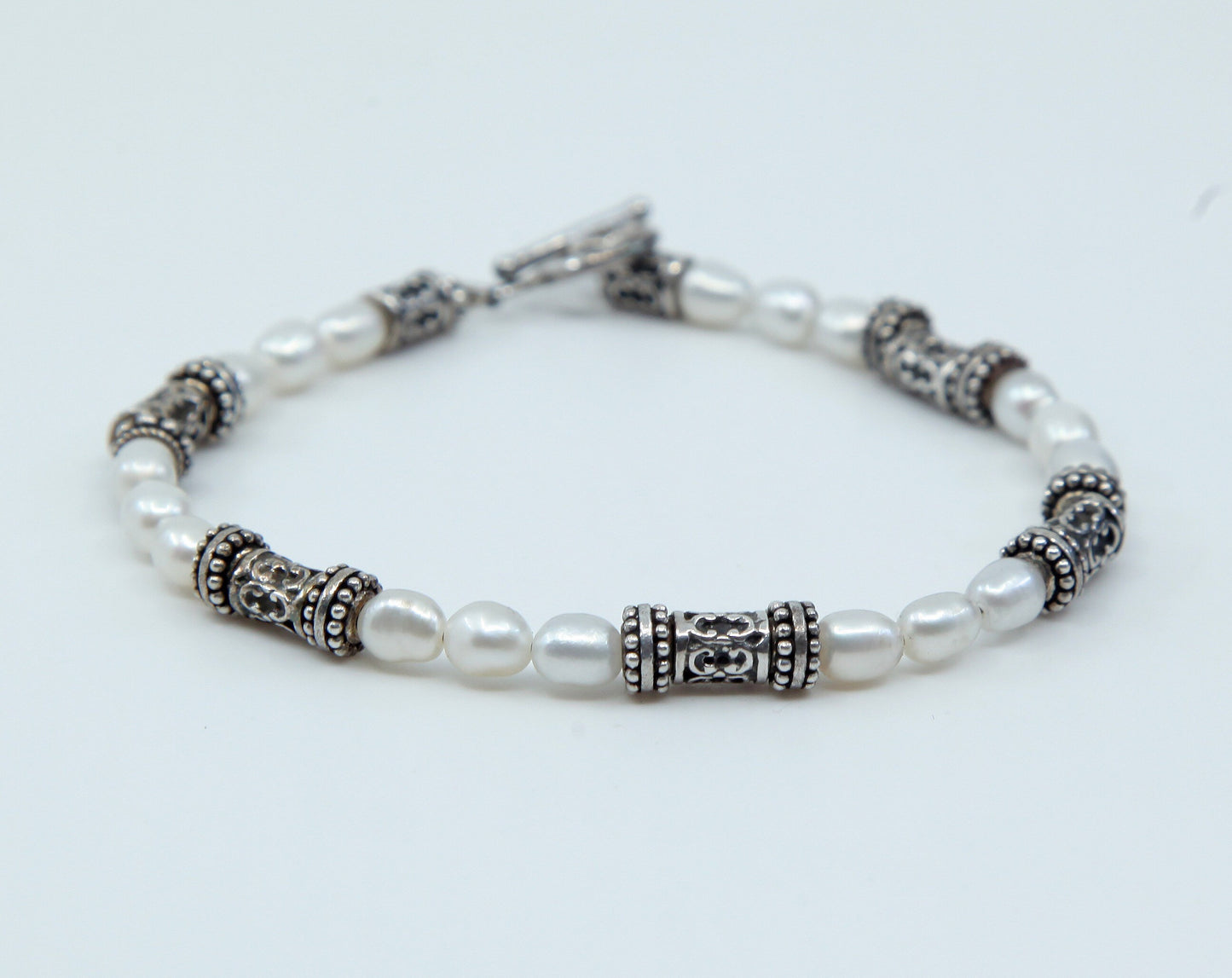 6.5", VTG handmade bracelet, pearl beads w/ 925 beads and toggle closure