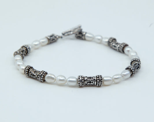 6.5", VTG handmade bracelet, pearl beads w/ 925 beads and toggle closure