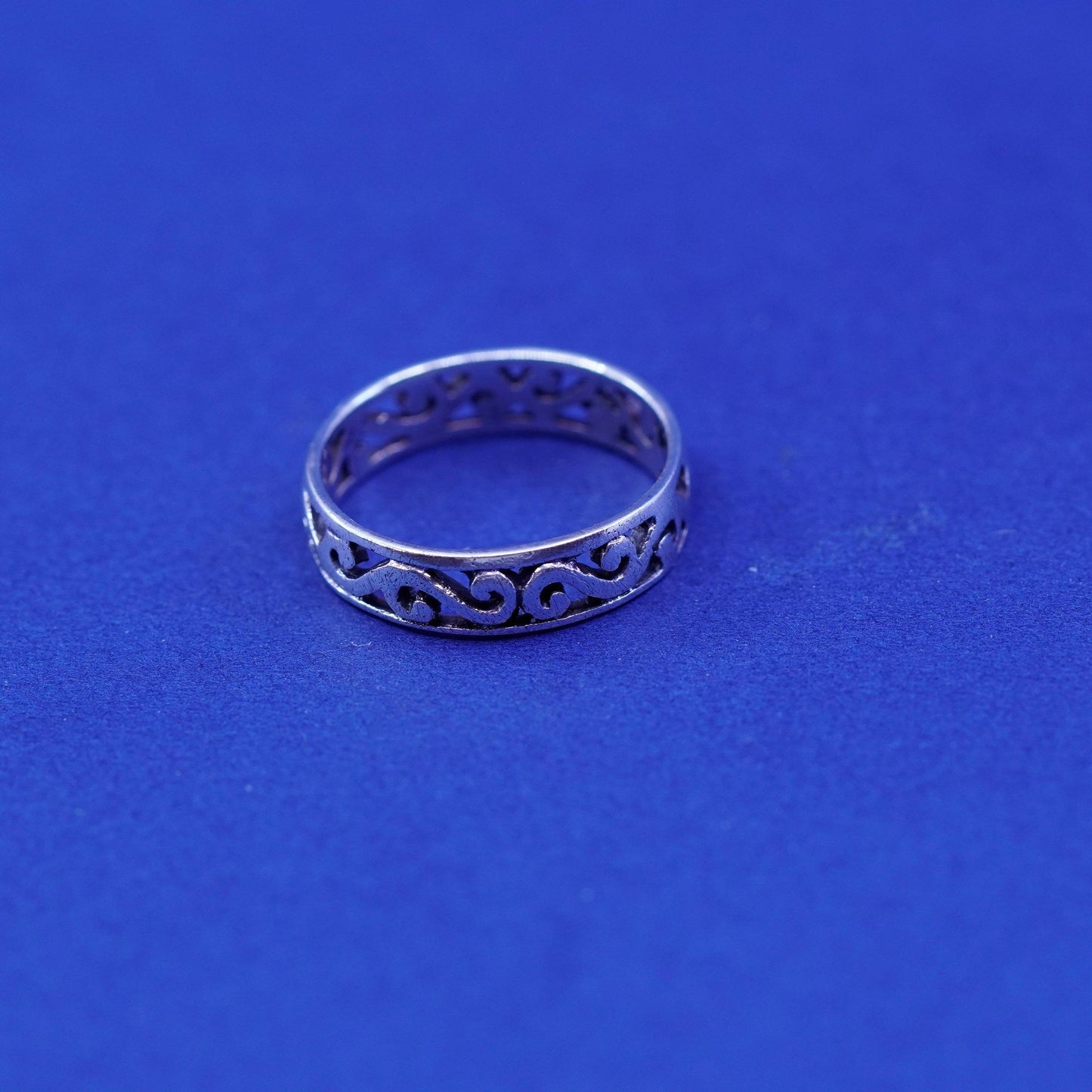 Size 5.25, vintage sterling silver handmade ring, 925 filigree whirl band