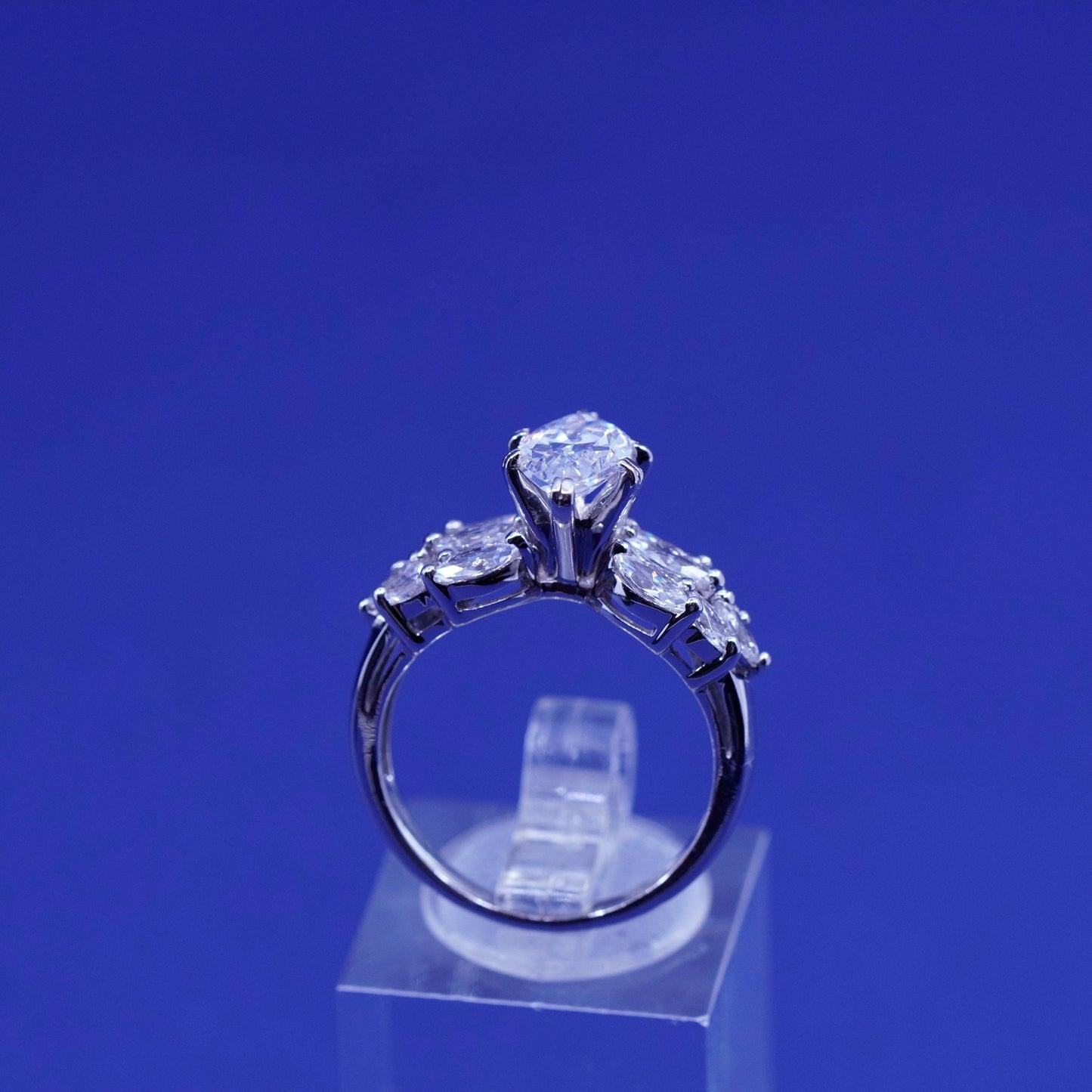 Size 7, vintage Sterling 925 silver engagement ring with clear cz stones