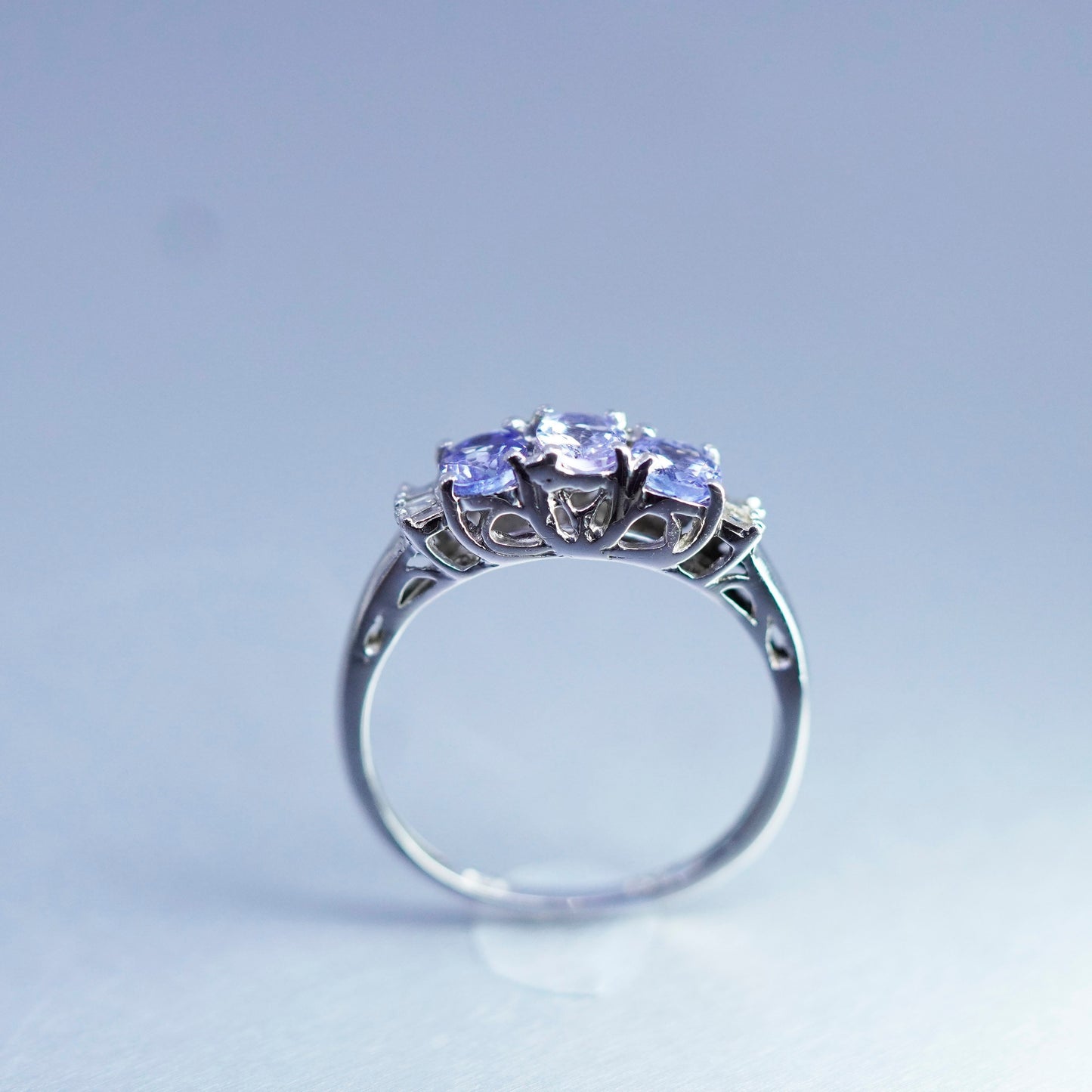 Size 6.75, vintage Sterling 925 silver handmade band ring with amethyst