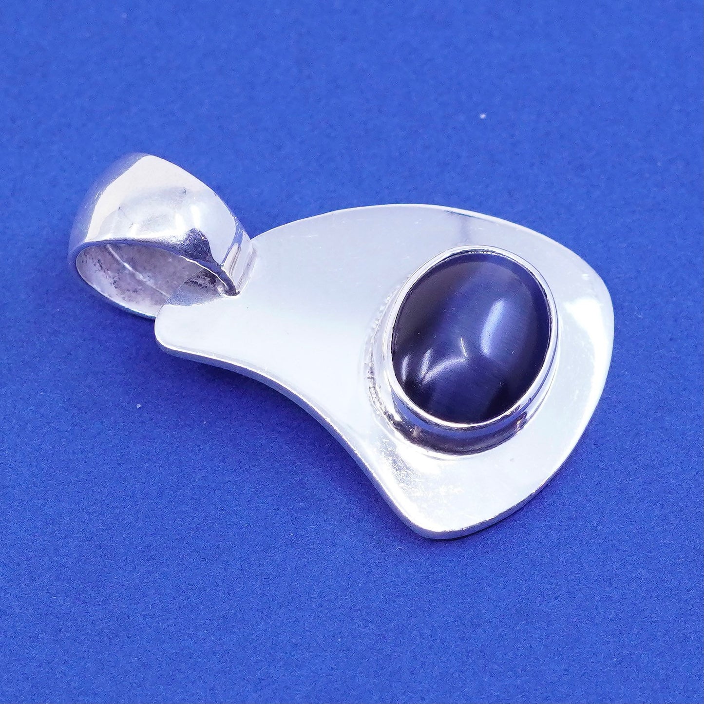 Vintage Mexico Sterling 925 silver handmade pendant with oval blue tiger eye