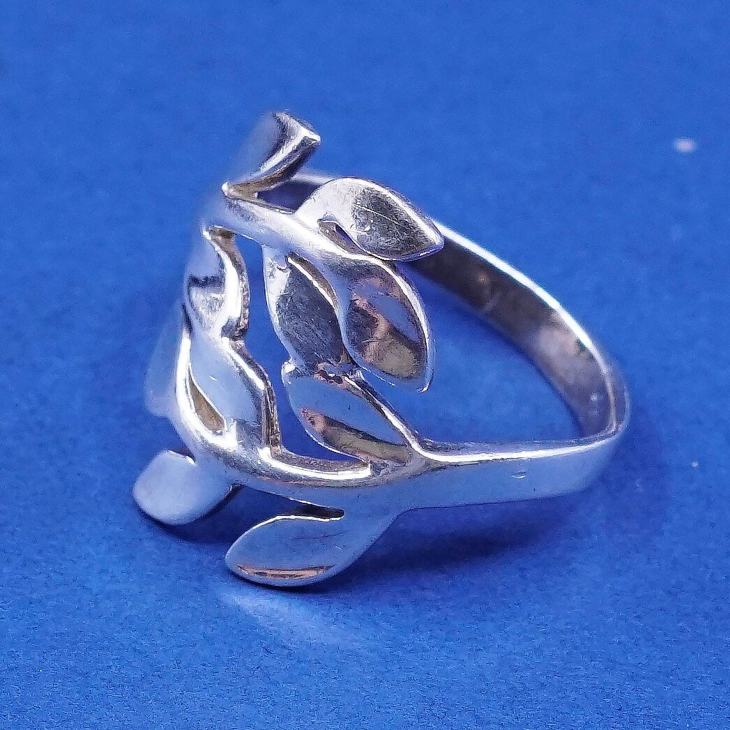 Size 8, vtg Sterling silver handmade ring, 925 band w/ leaves