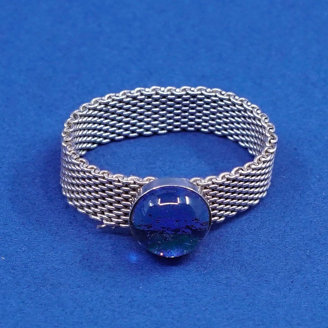 sz 7.75, vtg Sterling silver handmade ring, 925 mesh band w/ blue dragon glass