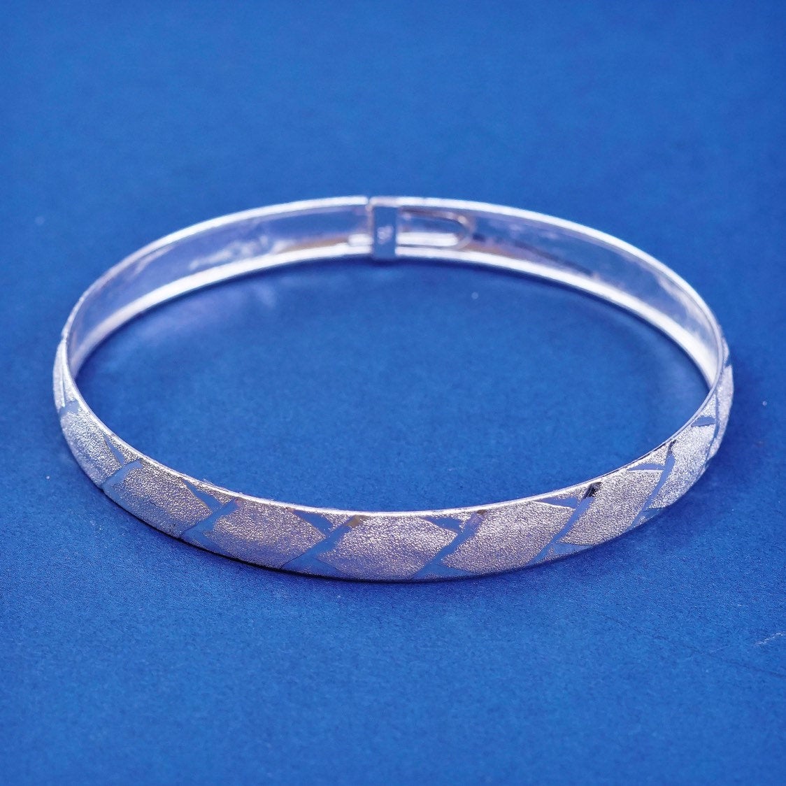 7.5", vtg sterling silver bracelet, 925 bangle w/ textured surface