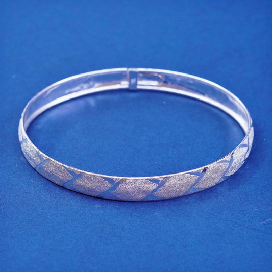 7.5", vtg sterling silver bracelet, 925 bangle w/ textured surface