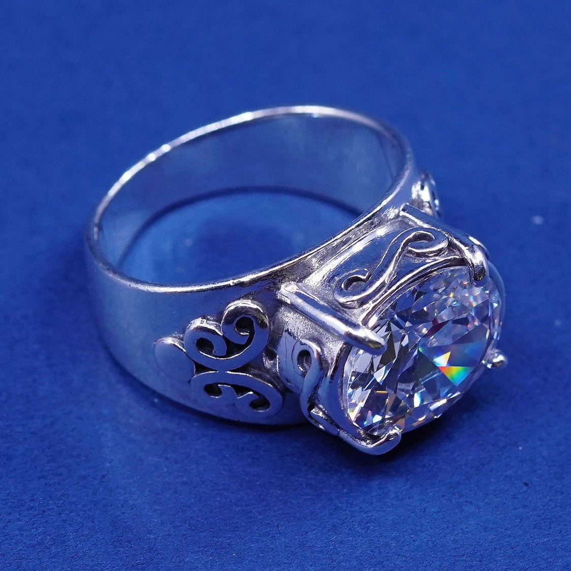 Size 8, vtg Sterling silver handmade ring, 925 cocktail ring w/ cz