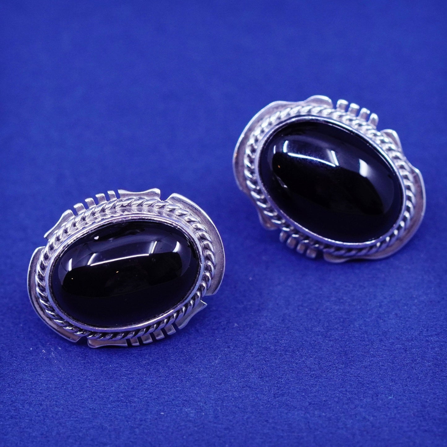 Native American Navajo arkie nelson Sterling silver earrings, 925 studs onyx
