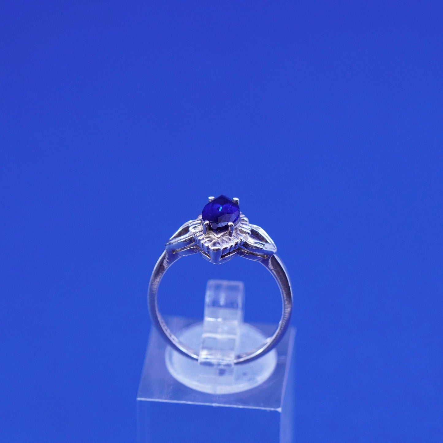 Size 7, vintage Sterling 925 silver handmade ring with sapphire