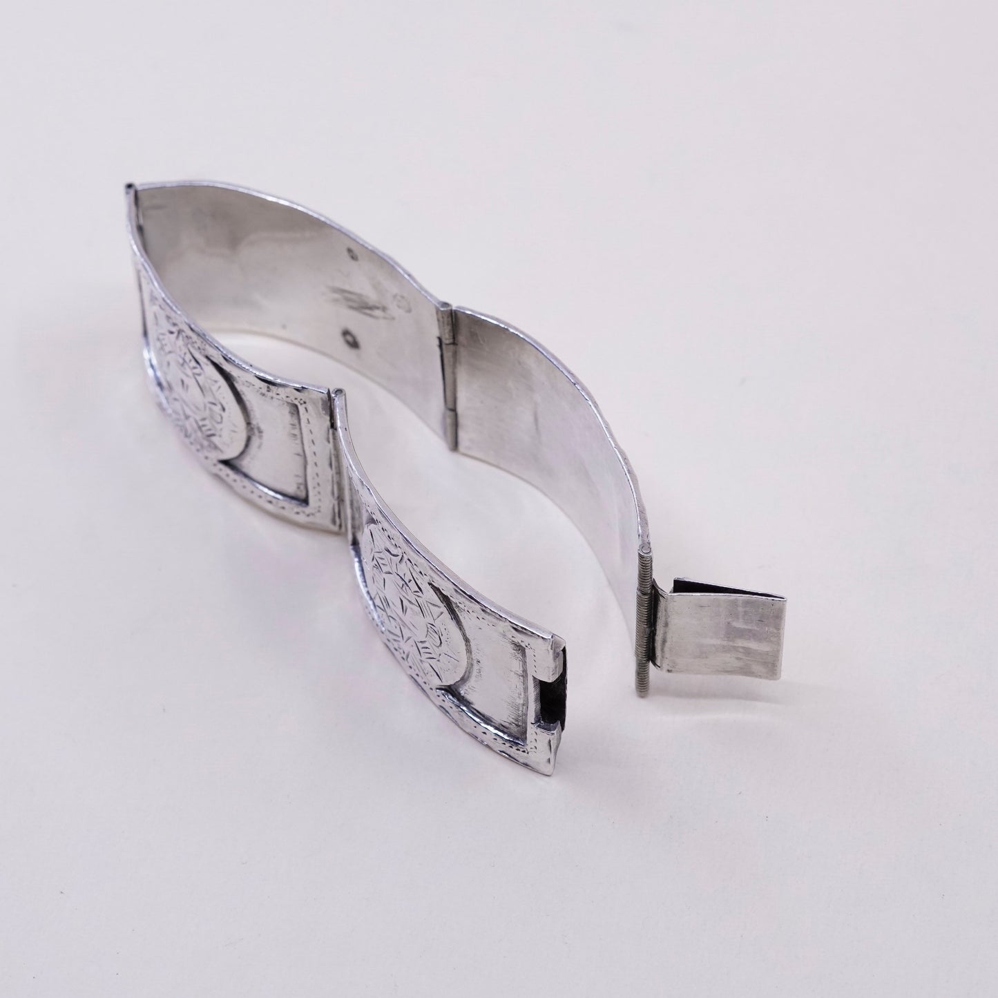 6.5”, Native American sterling silver bracelet, 925 Sundance hinged bangle